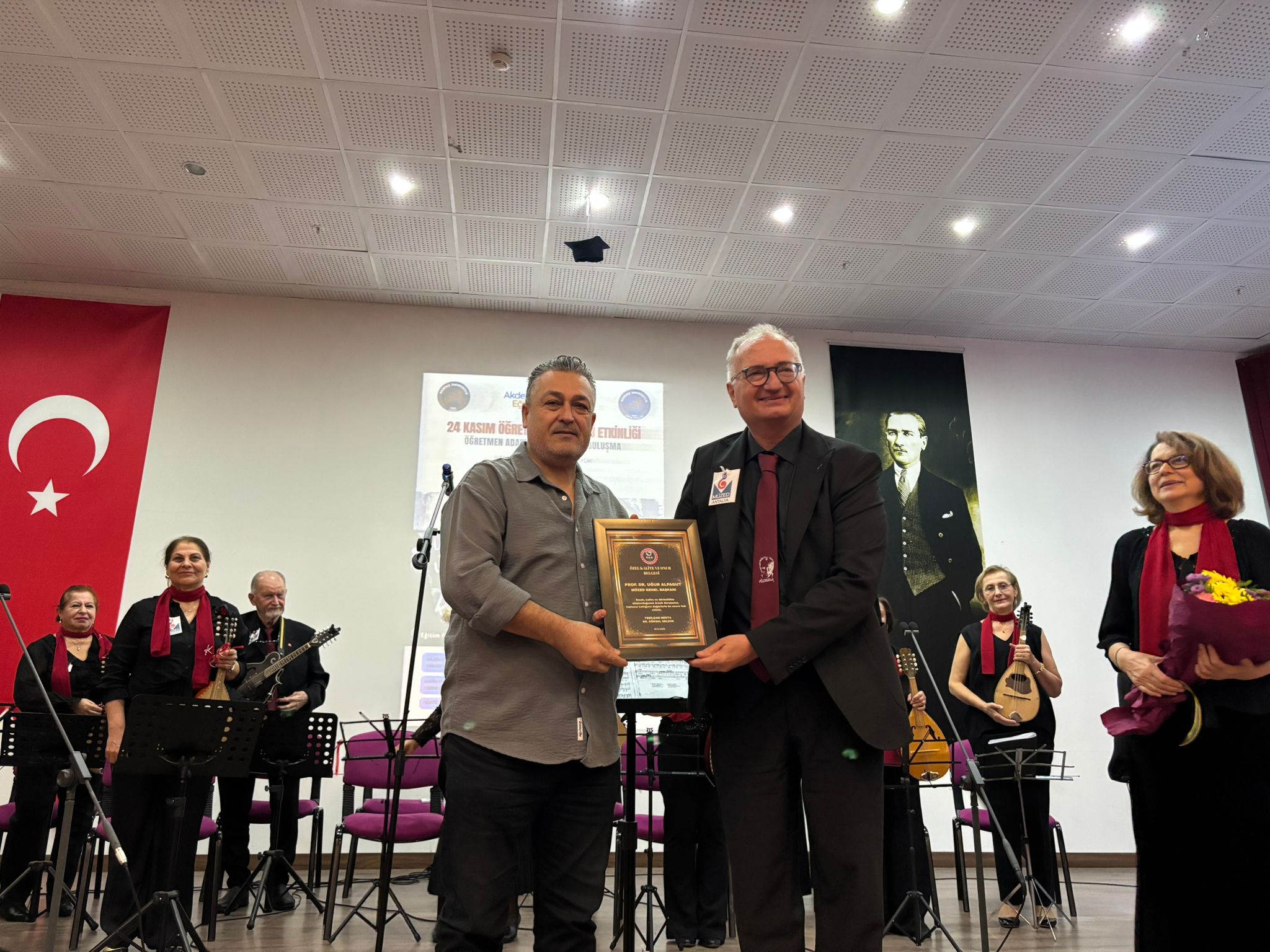 Antalya’da 24 Kasım Öğretmenler Günü Coşkusu: Salon Doldu Taştı - Görsel 16