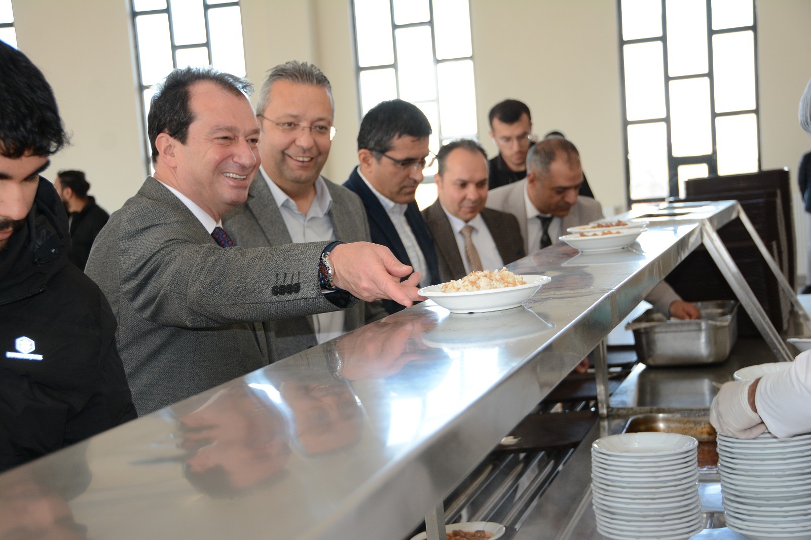 REKTÖR VE ÖĞRENCİLER AYNI SOFRADA  - Görsel 1