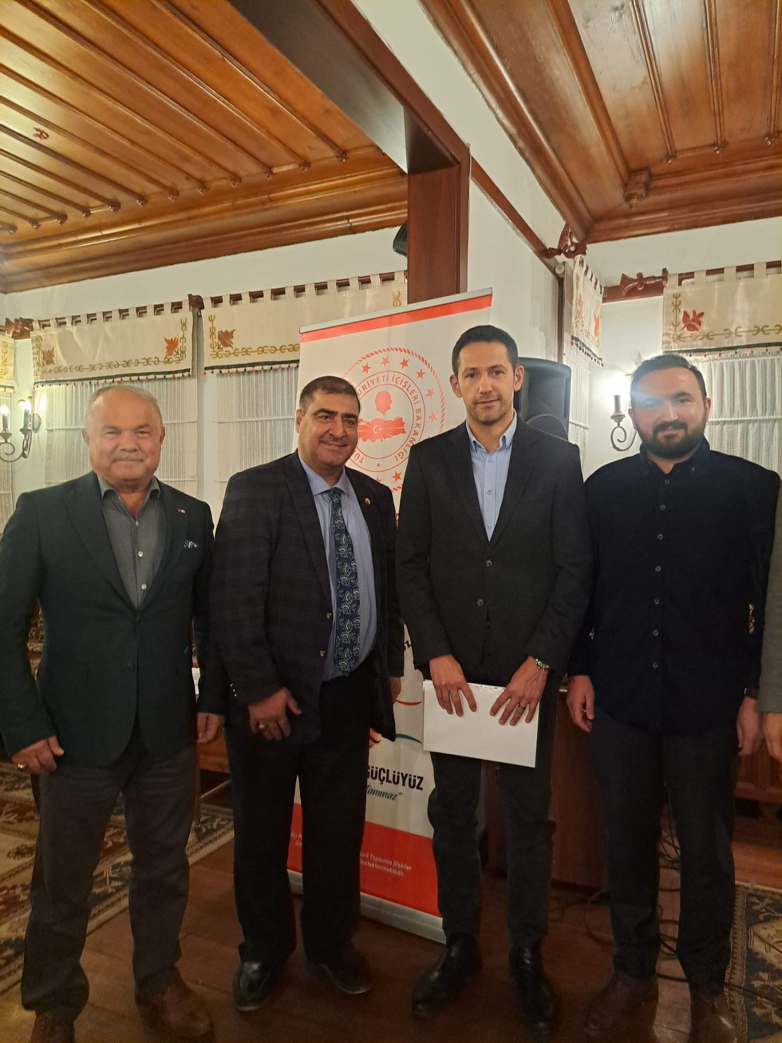 İDARECİ VE BÜROKRATLAR BİRLİĞİ DERNEĞİ GELENEKSEL DOST MECLİSİ BULUŞMALARI TERÖRSÜZ TÜRKİYE KONUSUYLA DEVAM EDİYOR  - Görsel 2