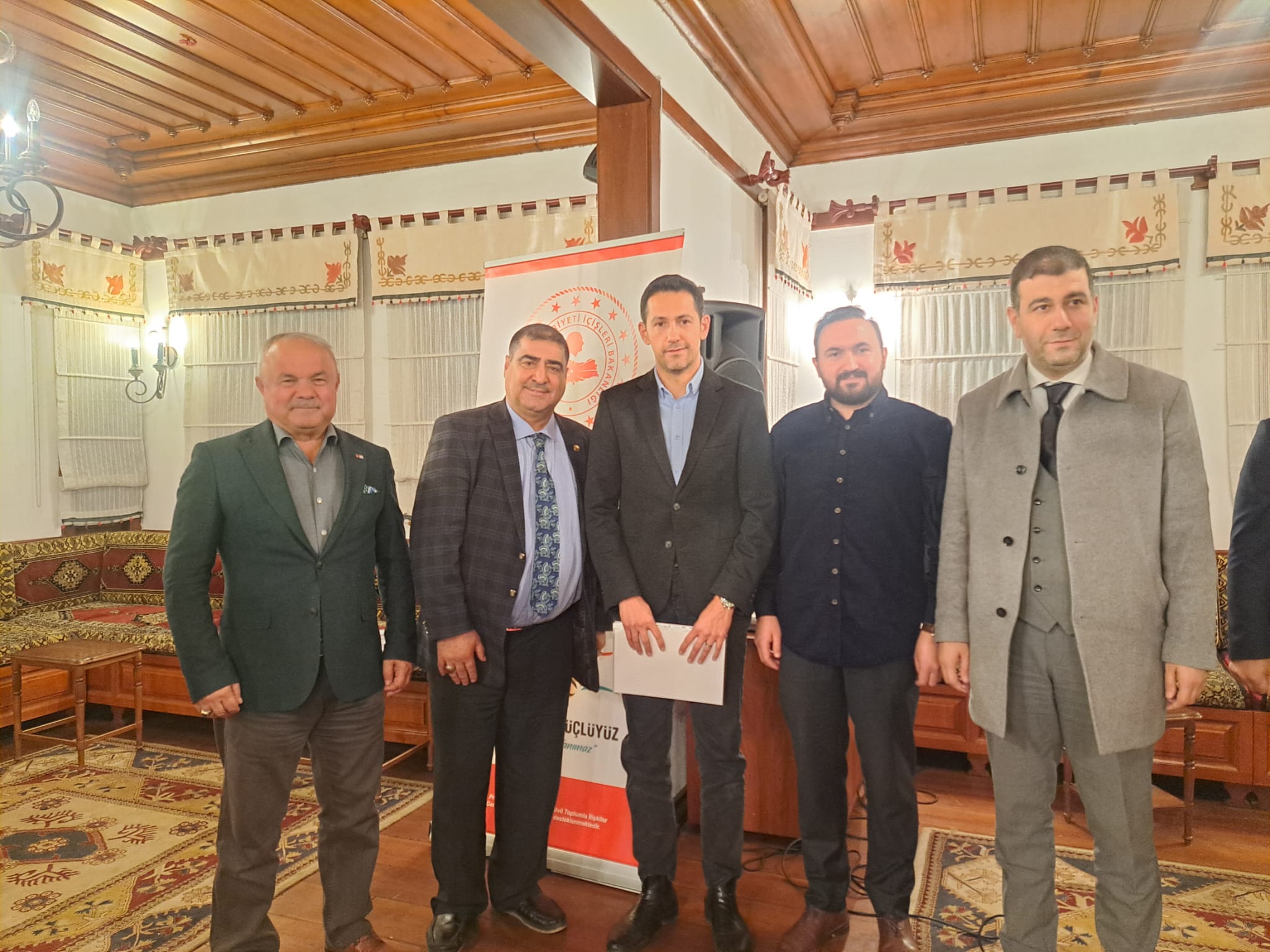 İDARECİ VE BÜROKRATLAR BİRLİĞİ DERNEĞİ GELENEKSEL DOST MECLİSİ BULUŞMALARI TERÖRSÜZ TÜRKİYE KONUSUYLA DEVAM EDİYOR  - Görsel 6