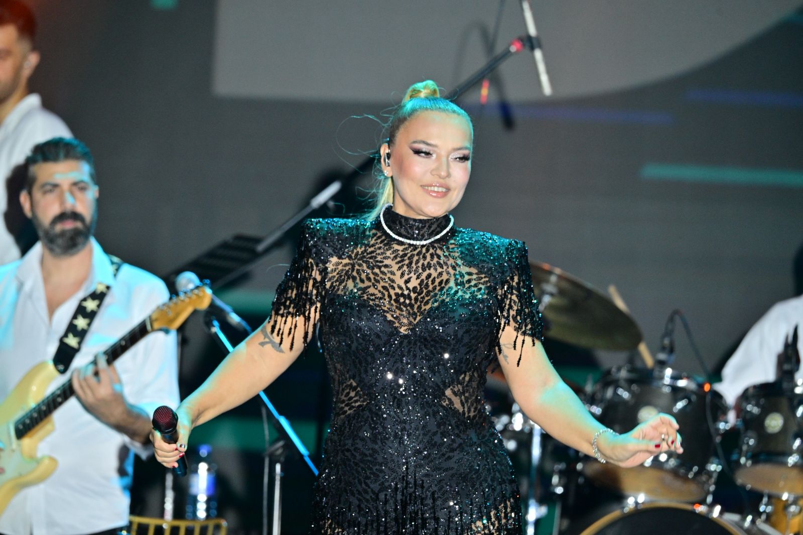 Eyyub Hüseyinzadeh'in Organizasyonunda Demet Akalın'ın Muhteşem, Coşkulu ve Enerjik Konseri - Görsel 1