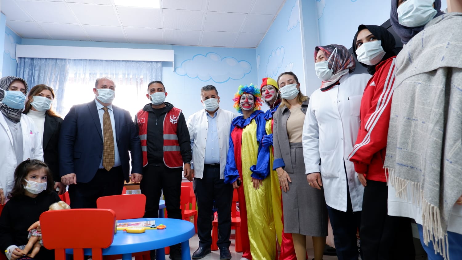 Dicle Üniversitesi’nde Hasta Çocuklara Moral Etkinliği - Görsel 1