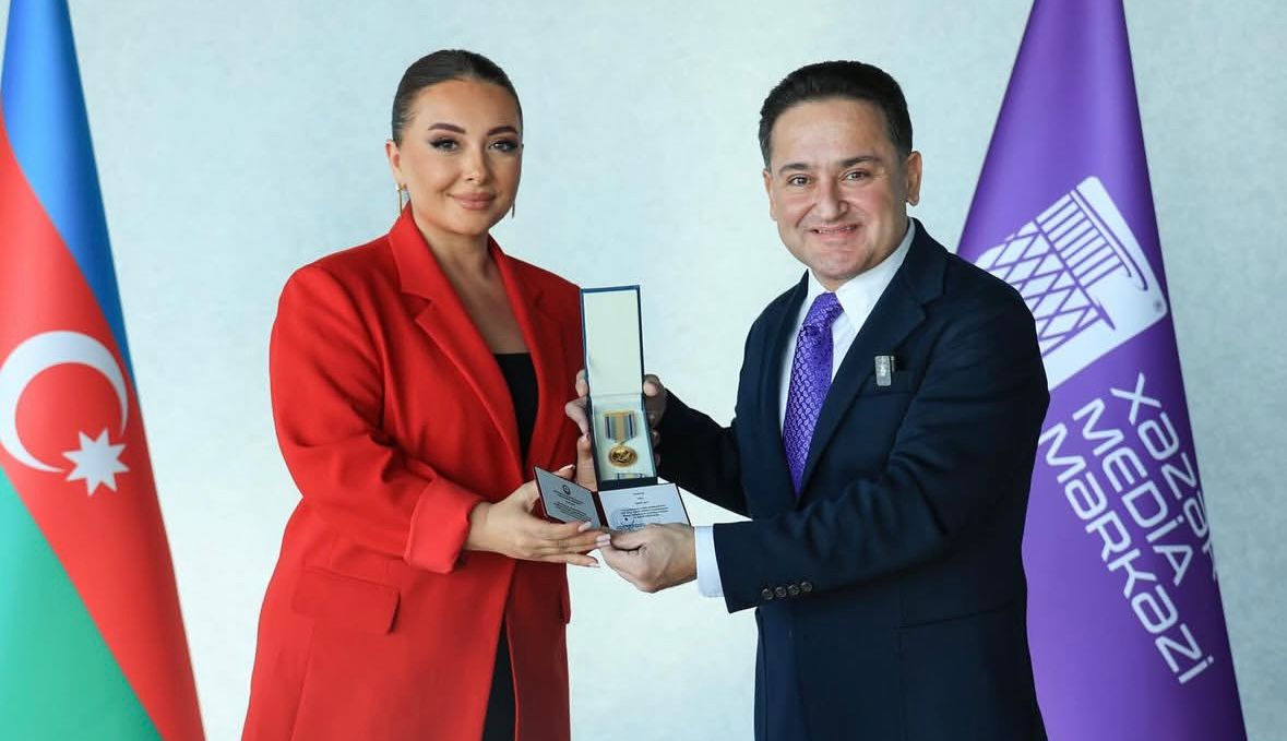 Azerbaycan Cumhurbaşkanı İlham Aliyev’in Kararıyla “Basının 150. Yıldönümü” Madalyası Hazar Televizyonu Çalışanlarına Verildi - Görsel 4