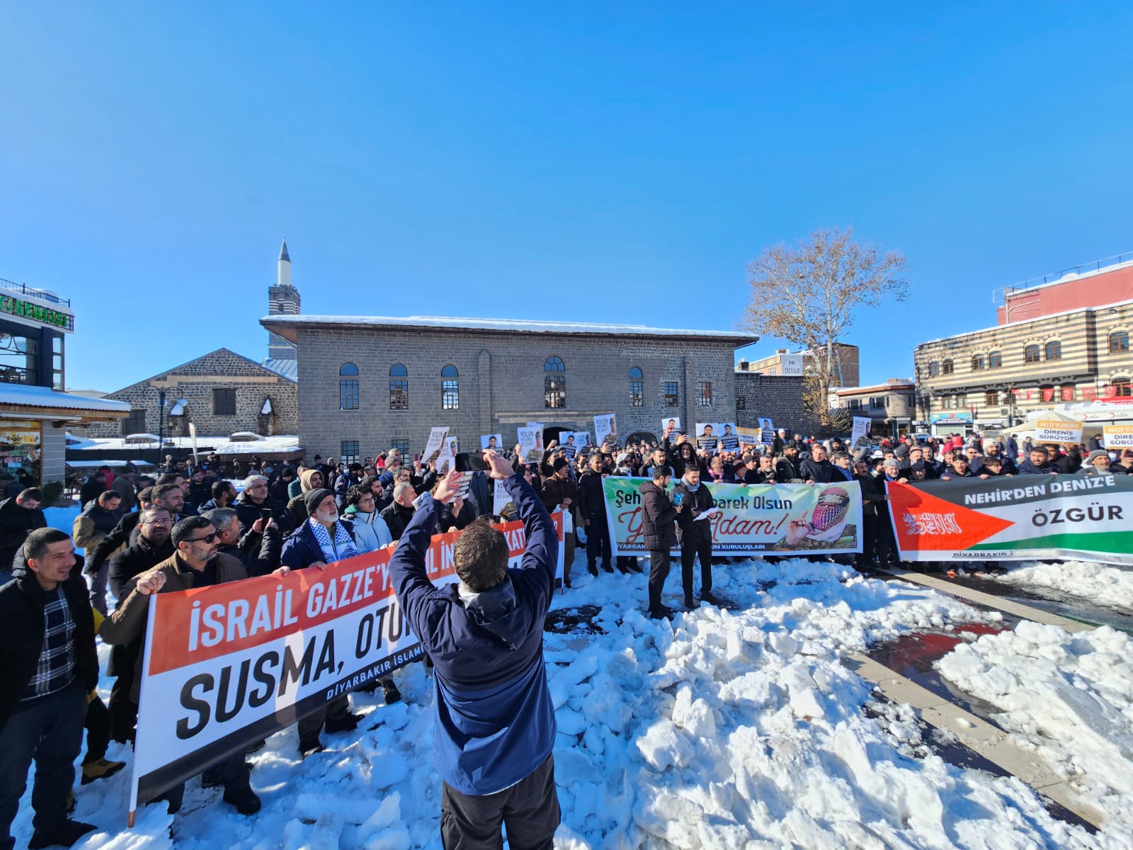 Diyarbakır'da Ebu Ubeyde için duygusal anma ve basın açıklaması - Görsel 1