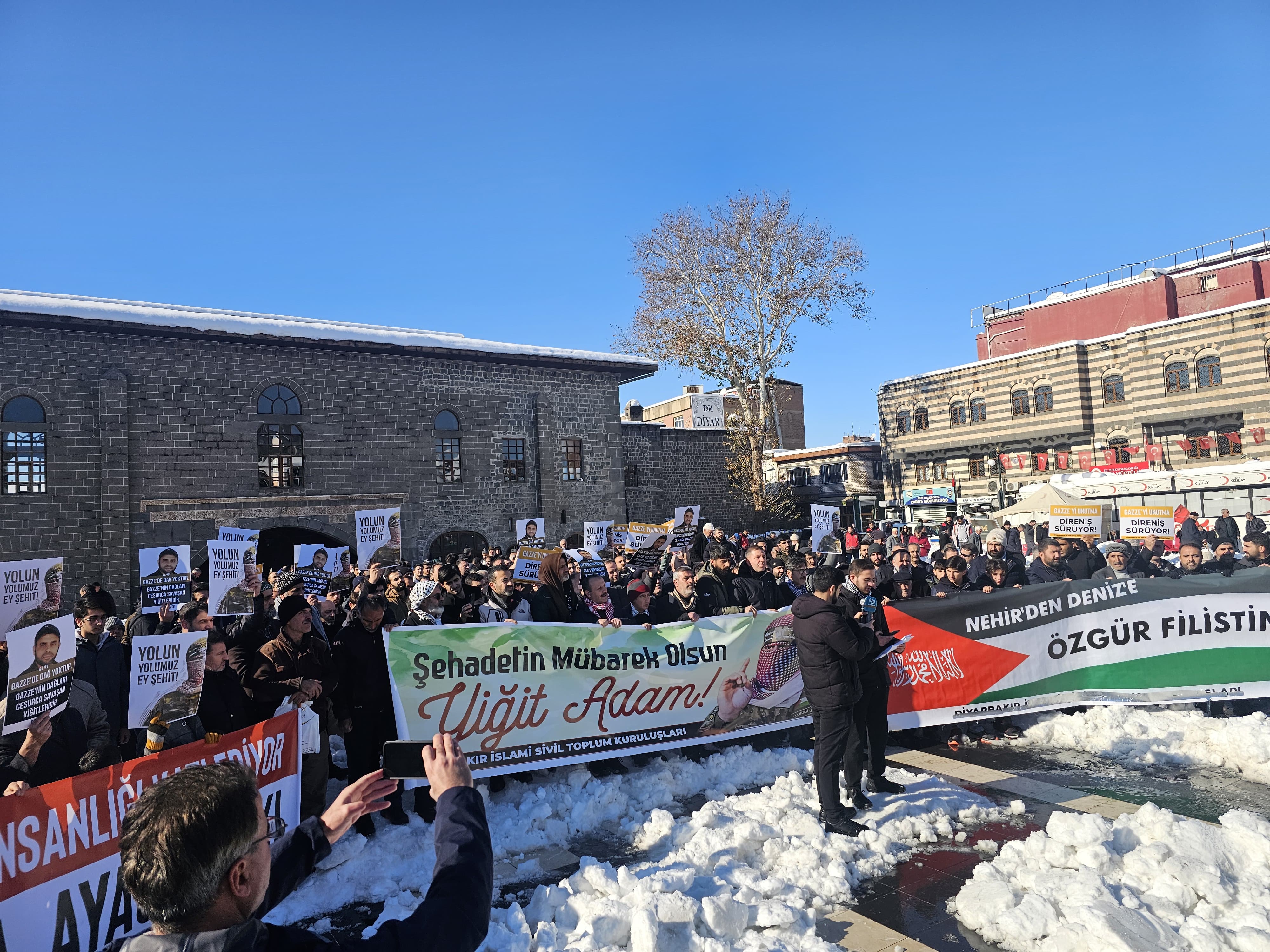 Diyarbakır'da Ebu Ubeyde için duygusal anma ve basın açıklaması - Görsel 13