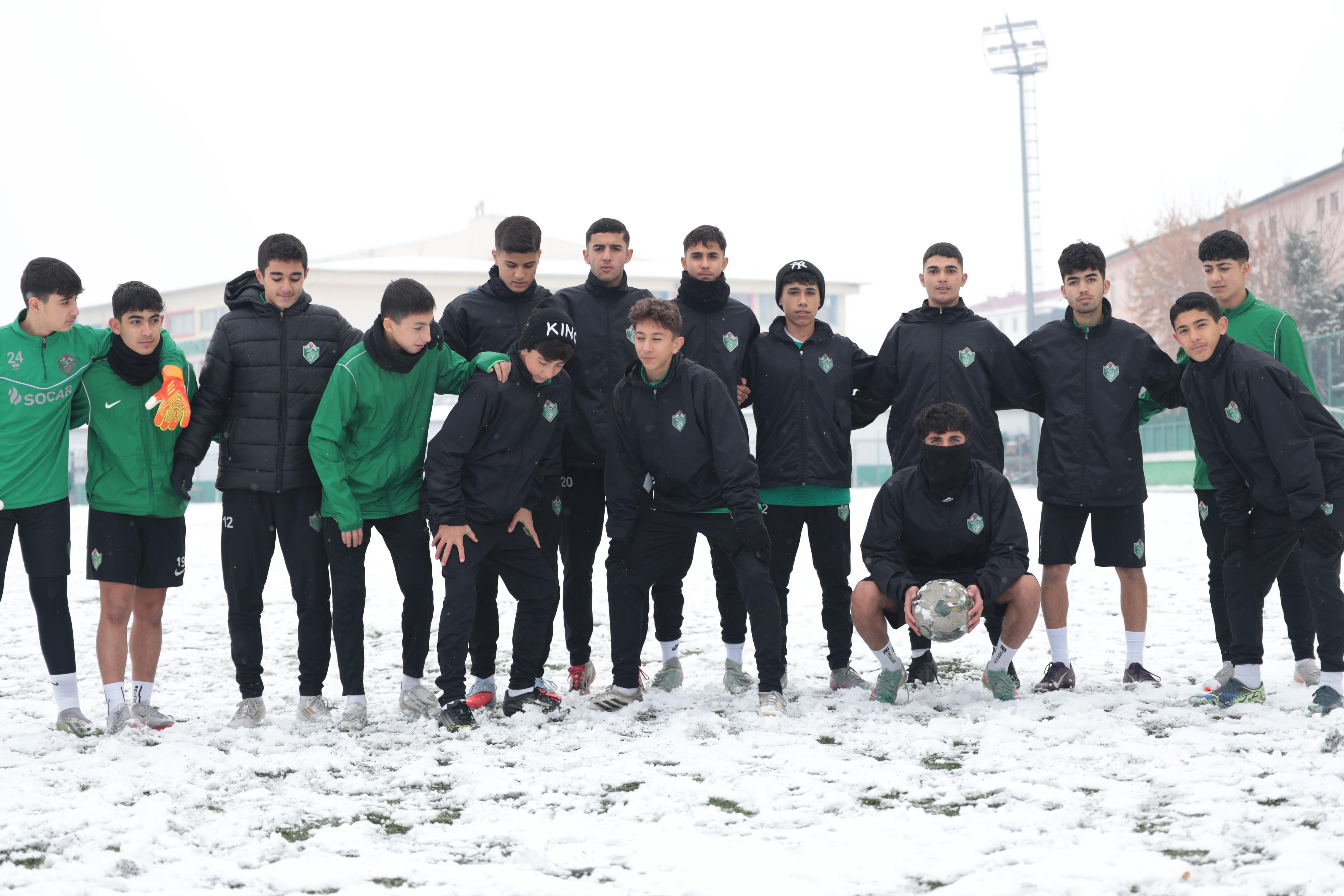IĞDIRLI GENÇ FUTBOLCULARIN KARLA İMTİHANI  - Görsel 1