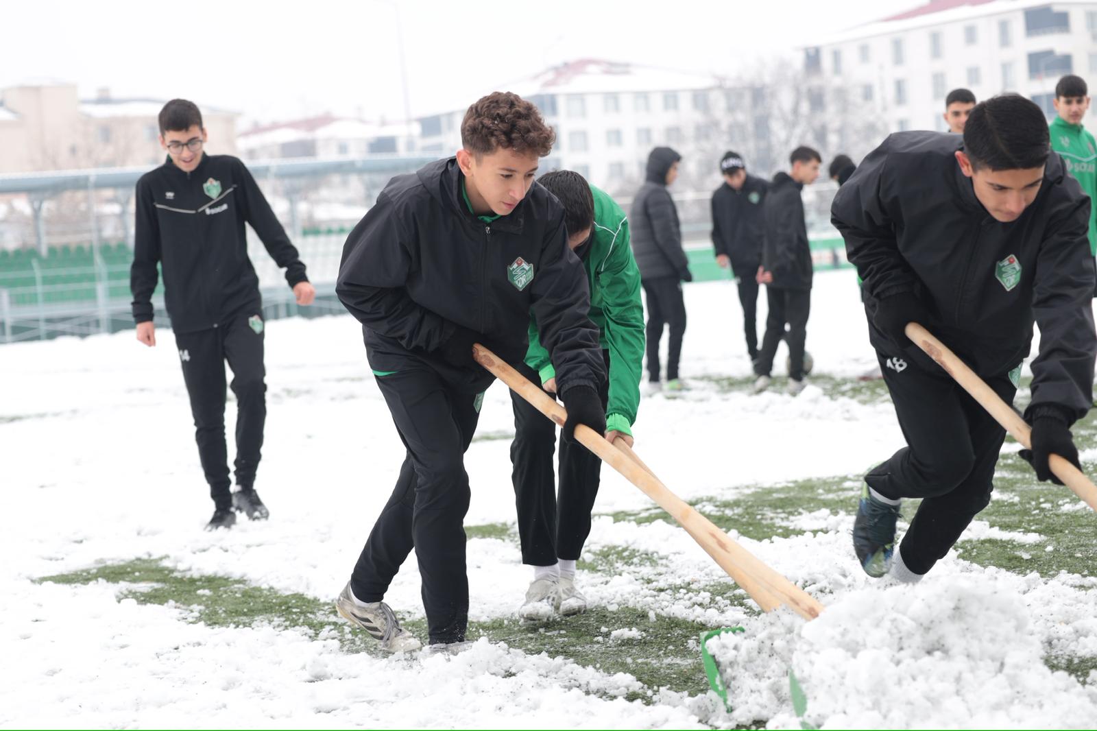 IĞDIRLI GENÇ FUTBOLCULARIN KARLA İMTİHANI  - Görsel 2
