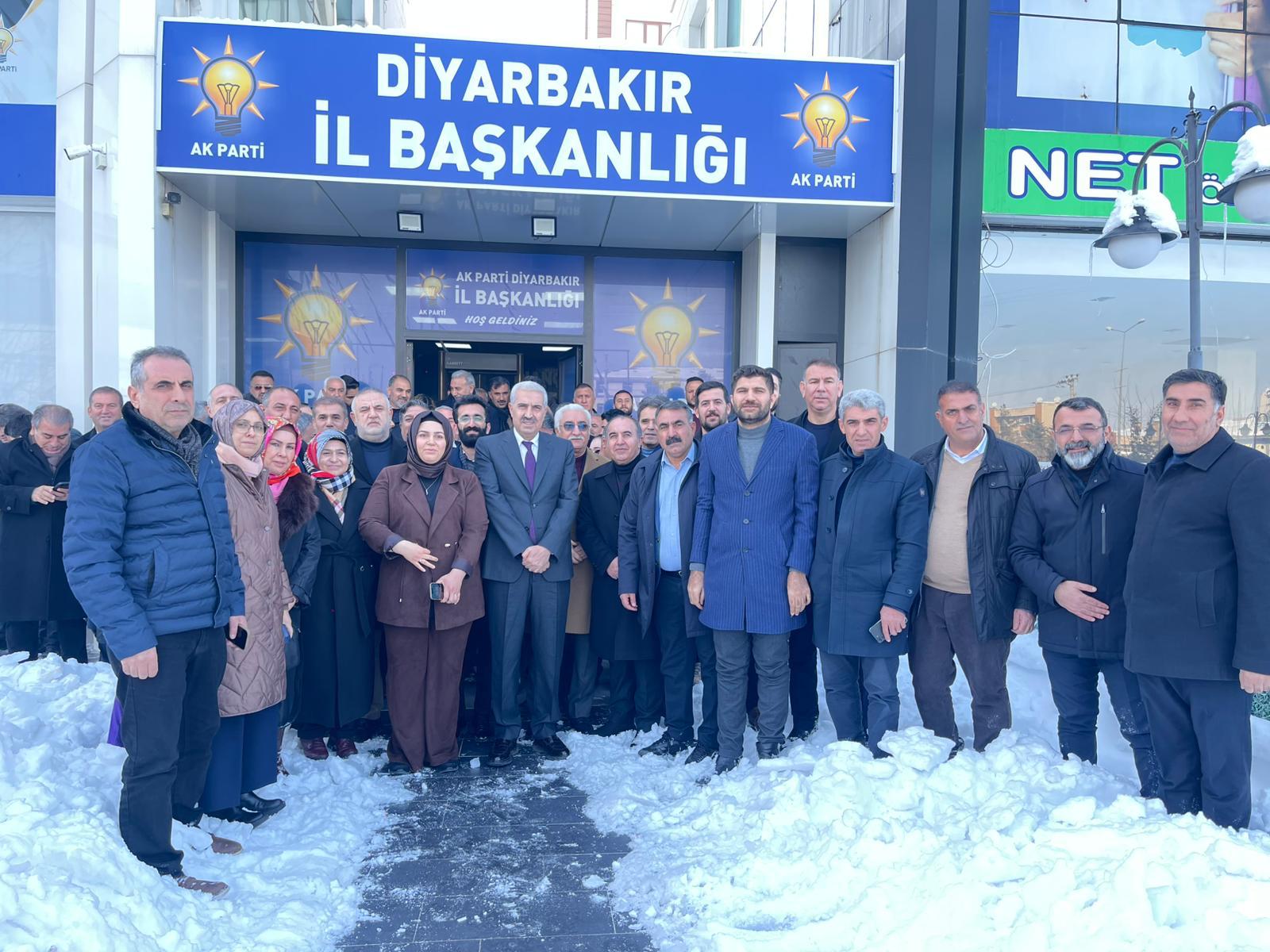 AK Parti Diyarbakır İl Başkanı Ömer İLER: “Bir yılda 11 bin 571 yeni üyeyle Diyarbakır’da üye sayımız 150 binin üzerine çıktı” - Görsel 2