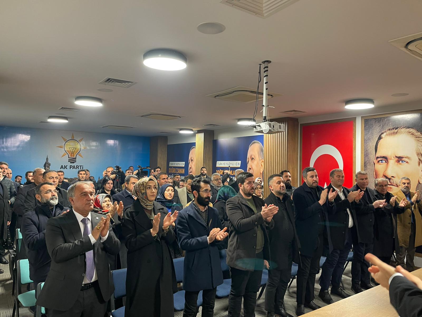 AK Parti Diyarbakır İl Başkanı Ömer İLER: “Bir yılda 11 bin 571 yeni üyeyle Diyarbakır’da üye sayımız 150 binin üzerine çıktı” - Görsel 3