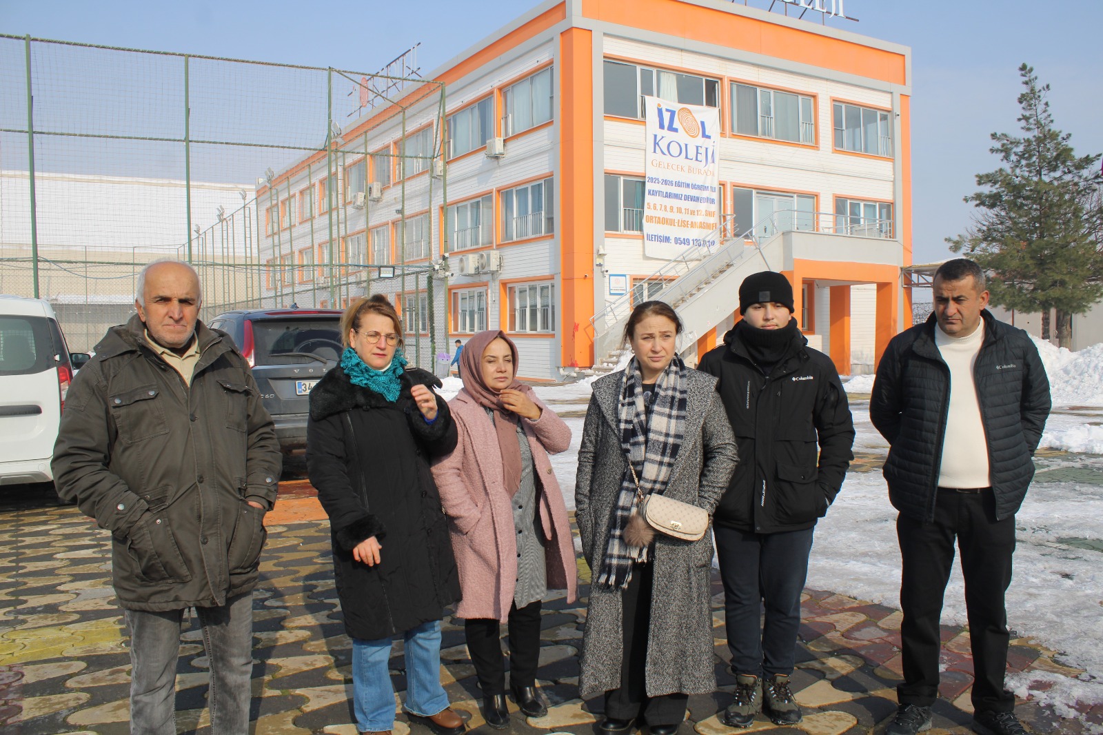 Eğitim Devam Ederken Okula “Satılık” ve “Kiralık” Tabelası Asıldı - Görsel 1