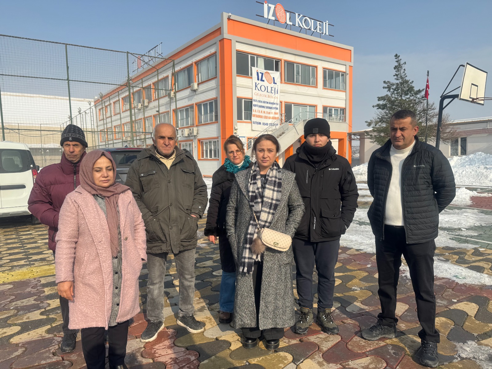 Eğitim Devam Ederken Okula “Satılık” ve “Kiralık” Tabelası Asıldı - Görsel 2