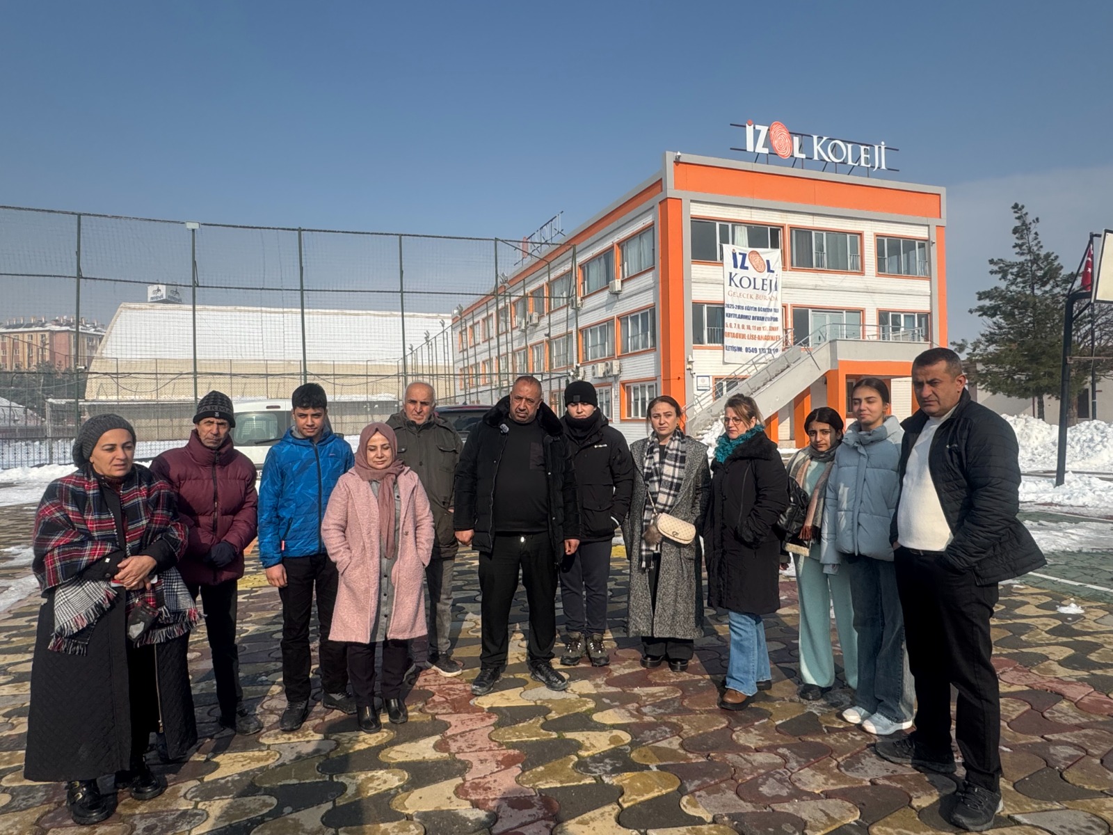 Eğitim Devam Ederken Okula “Satılık” ve “Kiralık” Tabelası Asıldı - Görsel 3