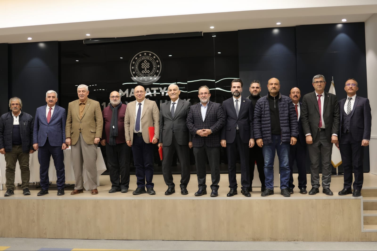 İdareci ve Bürokratlar Birliği Malatya İl Temsilciliğinden “Gelenekten Geleceğe; Aile ve Sivil Toplum” Konferansı - Görsel 1