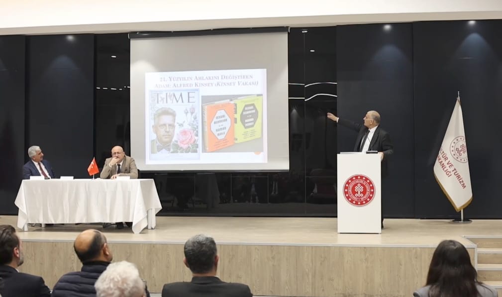 İdareci ve Bürokratlar Birliği Malatya İl Temsilciliğinden “Gelenekten Geleceğe; Aile ve Sivil Toplum” Konferansı - Görsel 5