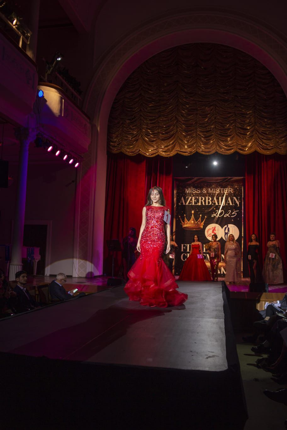2025 Azerbaycan Ulusal Güzellik Yarışması'nın final gecesi, Raşid Behbudov Devlet Şarkı Tiyatrosu'nda gerçekleşti. - Görsel 1