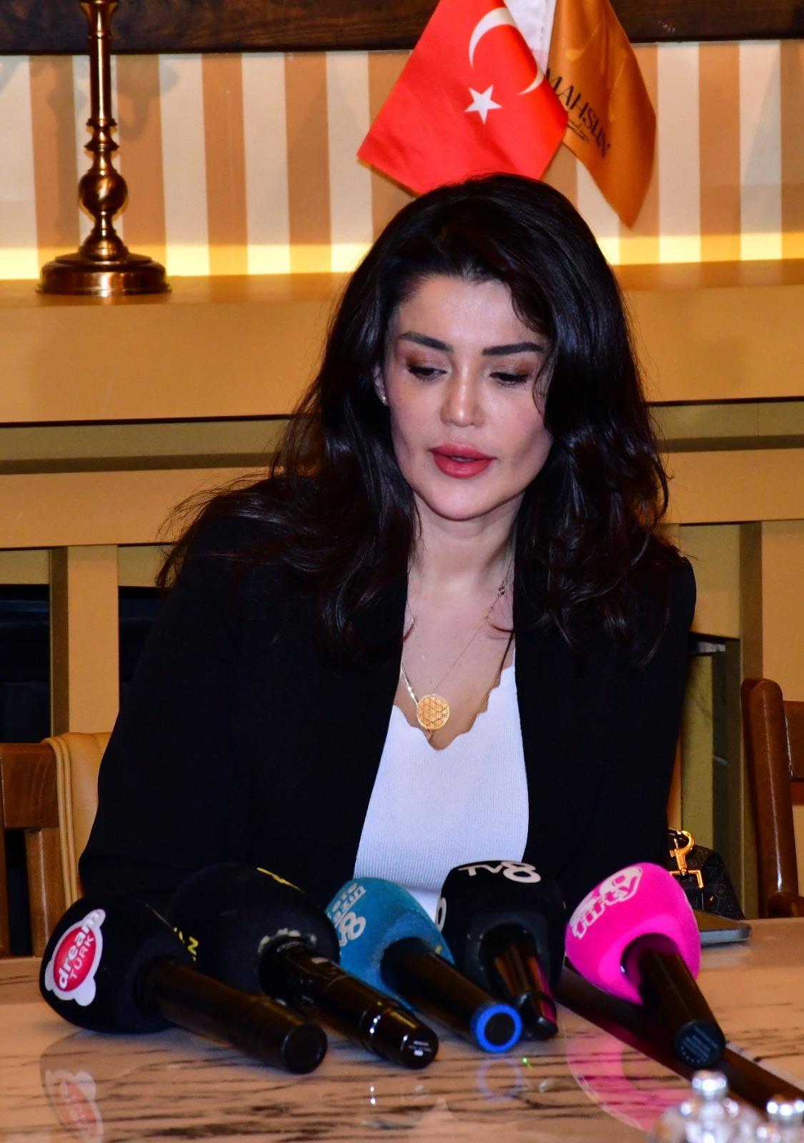 ESRA ÖZTÜRK'TEN SANAT VE DOSTLUKLA ÖRÜLÜ ÖZEL BULUŞMA - Görsel 4