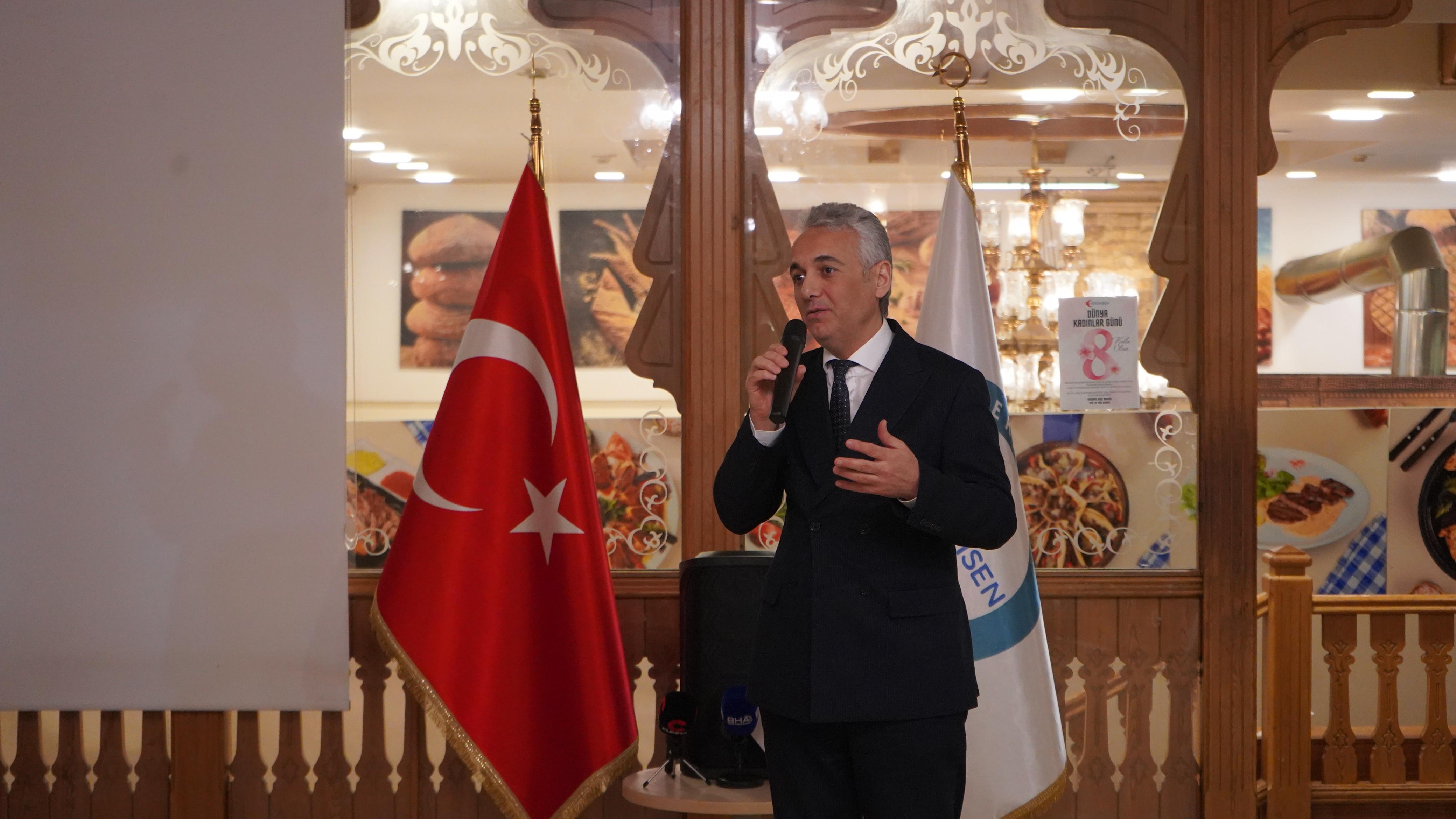 Adil Kurban: “Hekimler Bir Araya Gelirse Sadece Hakkını İster; Hekimlik Meslek Yasası da Bu Birliğin Eseridir” - Görsel 7