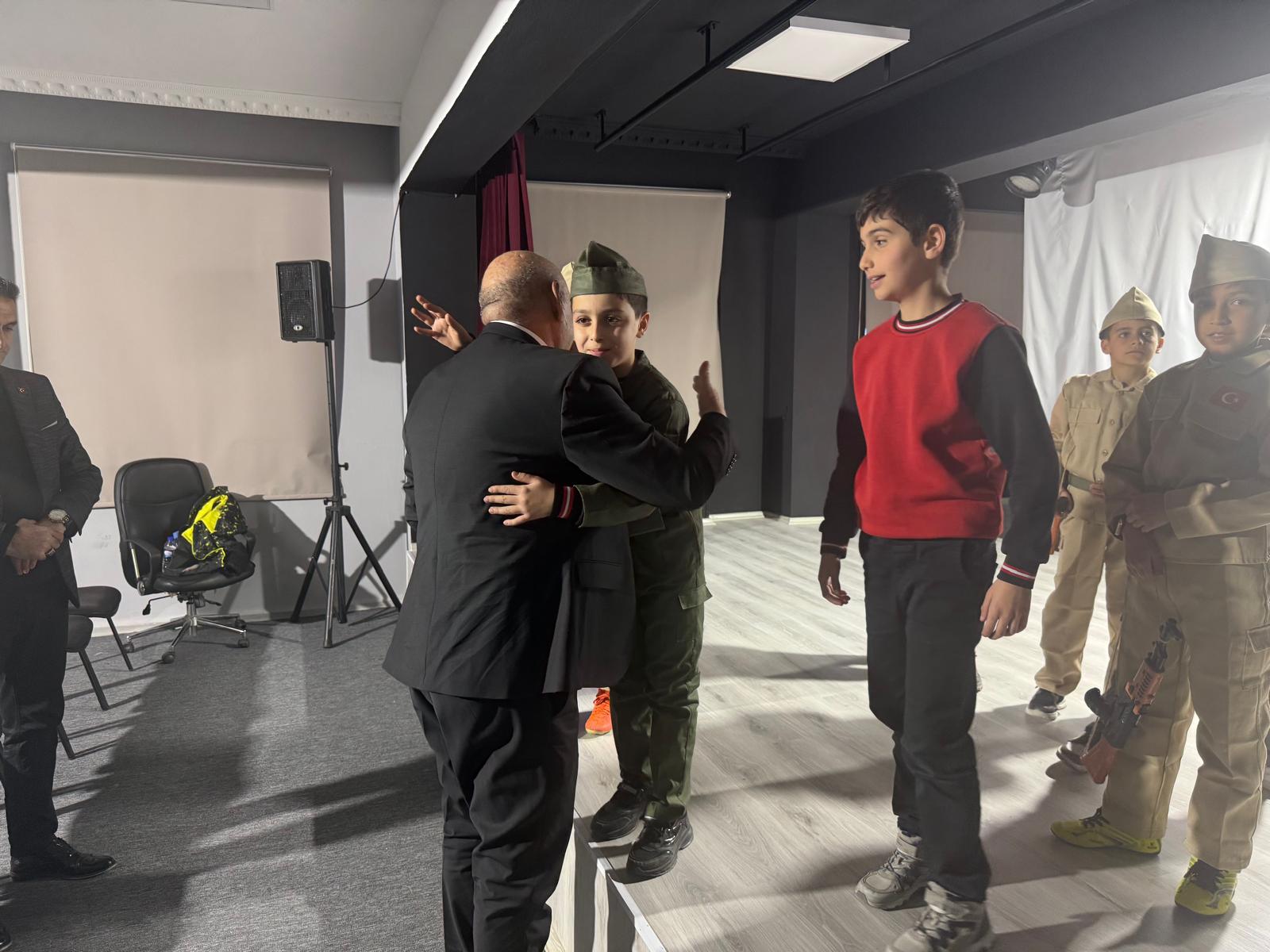 İlkokul Öğrencilerinin Asker Elbisesi İsteğini MHP'li Başkan Arslan Karşıladı  - Görsel 3