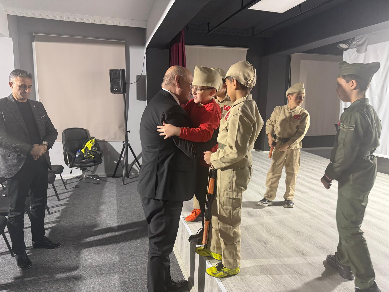 İlkokul Öğrencilerinin Asker Elbisesi İsteğini MHP'li Başkan Arslan Karşıladı  - Görsel 6