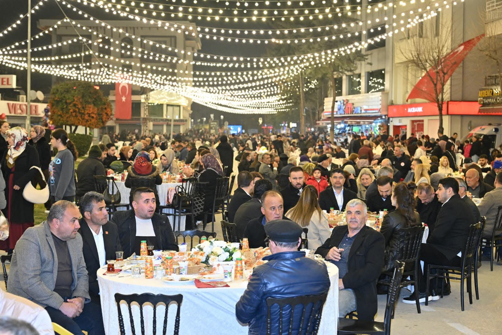 KORKUTELİ’NDE KADİR GECESİ VE 6 BİN KİŞİLİK DEV İFTAR: BİRLİK VE BERABERLİĞİN EN GÜZEL TABLOSU - Görsel 8