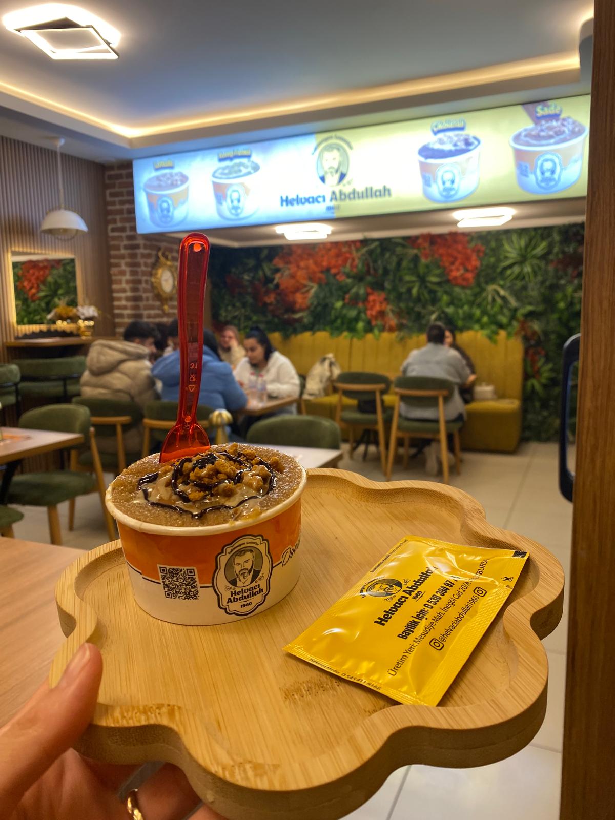 Samsun Terme’de helva nerede yenir sorusuna Helvacı Abdullah 1960 dondurmalı irmik helvasıyla yanıt veriyor - Görsel 8