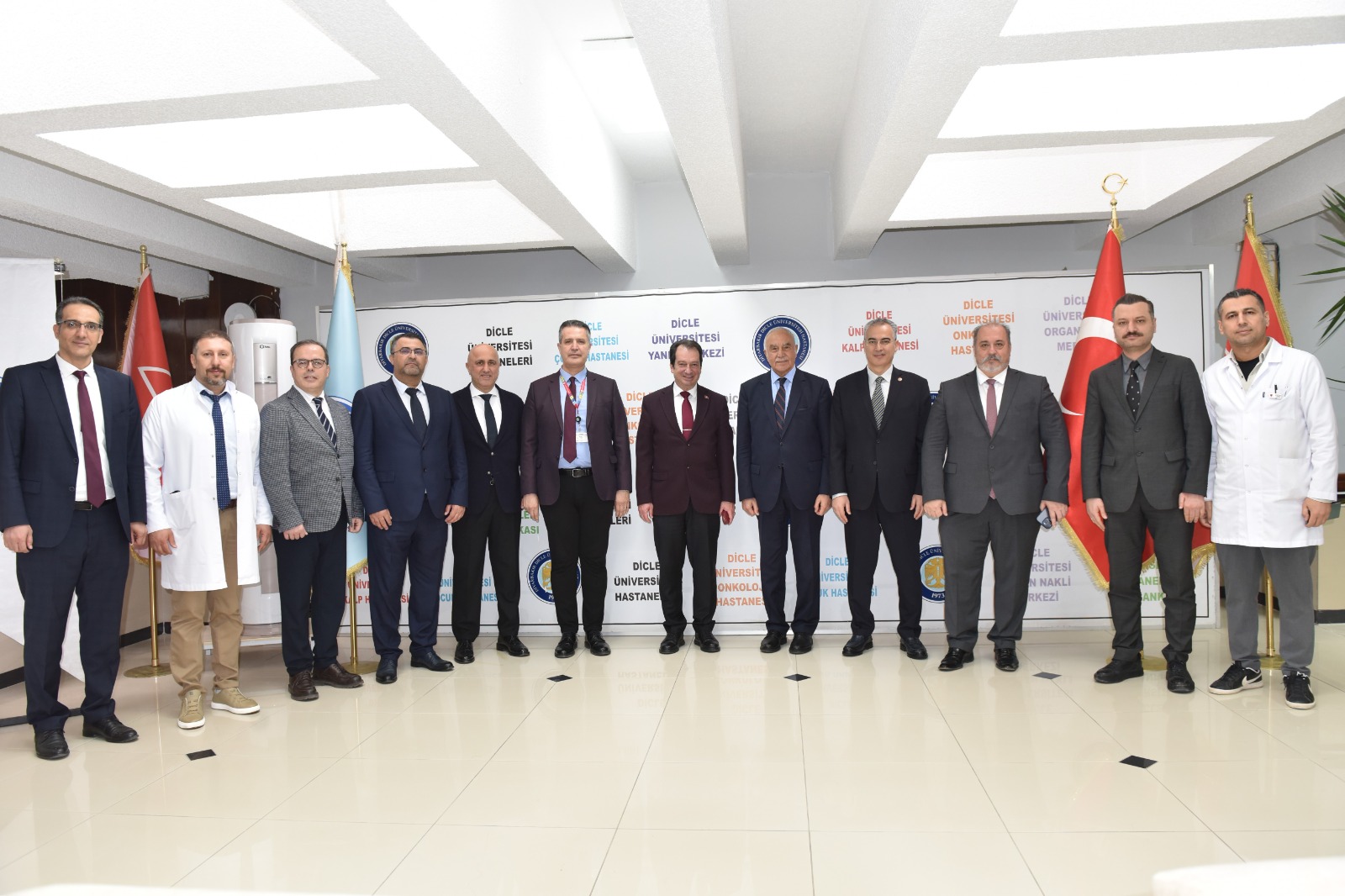 DİCLE ÜNİVERSİTESİ'NDEN MIKROCERRAHİ ALT YAPISINA DEV YATIRIM - Görsel 1