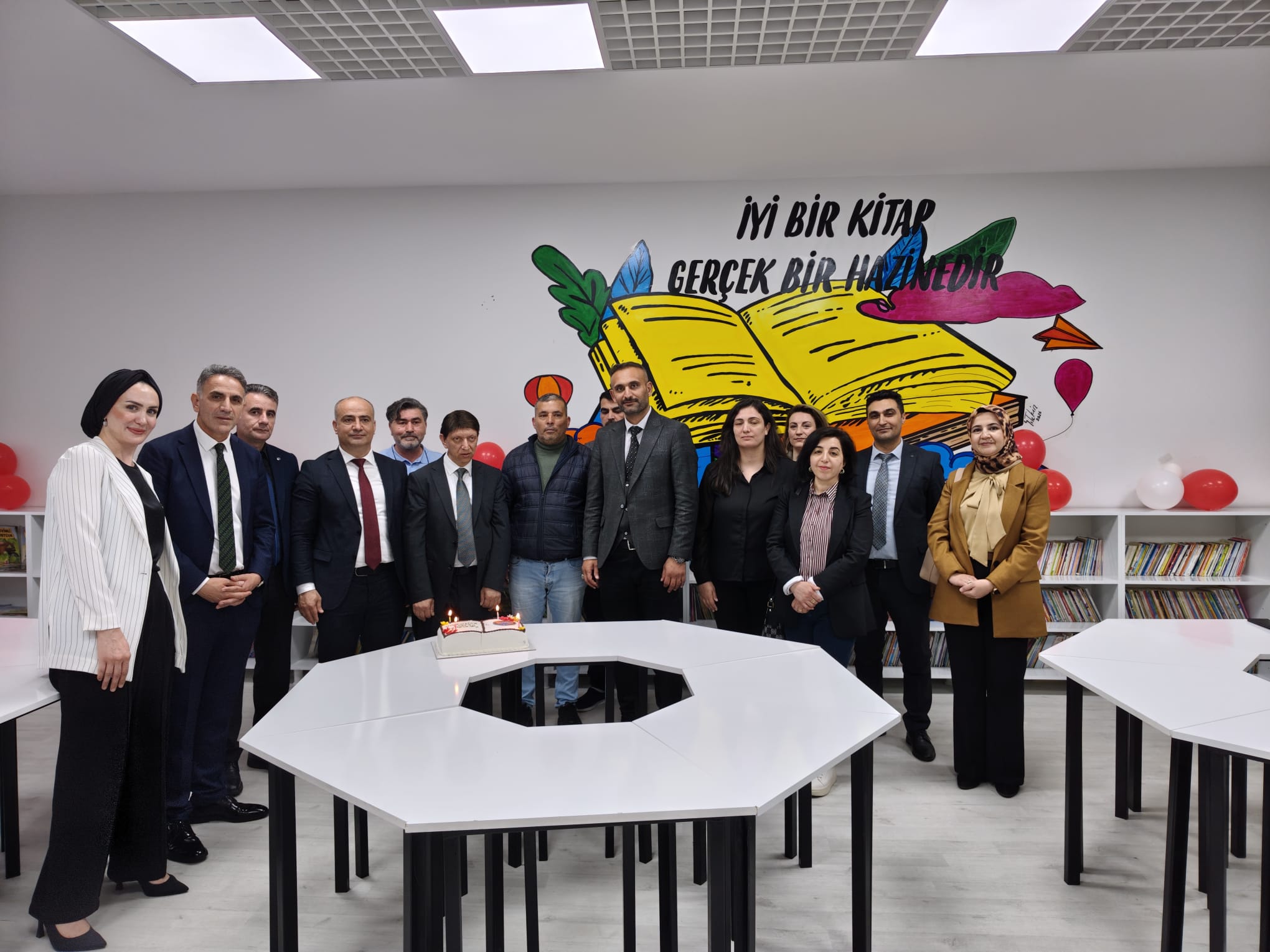 Şair ve Yazar Devran Sinanoğlu Diyarbakır’da 108 Köy Okuluna Kütüphane Kazandırdı - Görsel 3