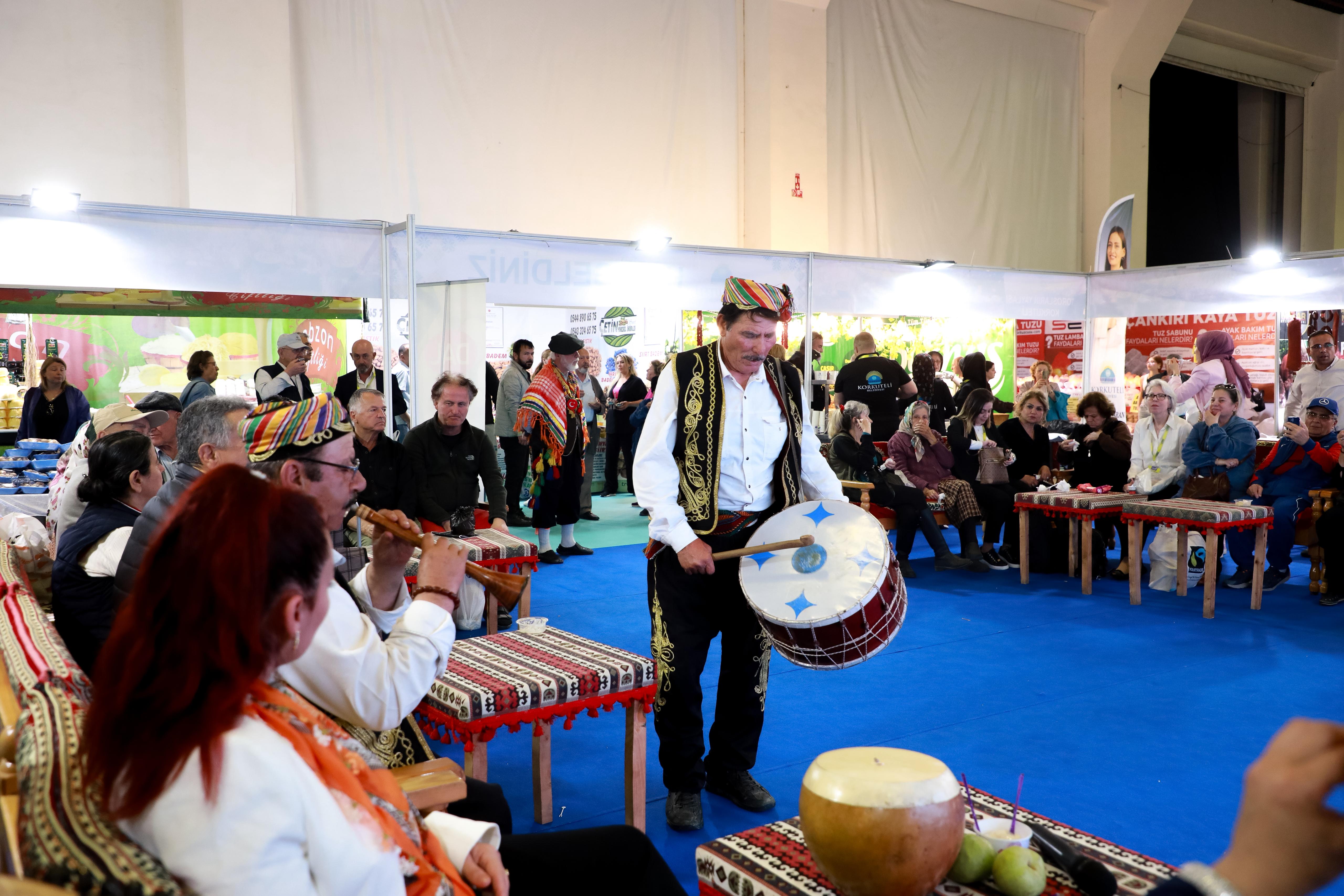 FUARIN KALBİ BU STANDDA ATIYOR: KORKUTELİ LEZZETLERİ YÖREX’E DAMGASINI VURDU! - Görsel 2