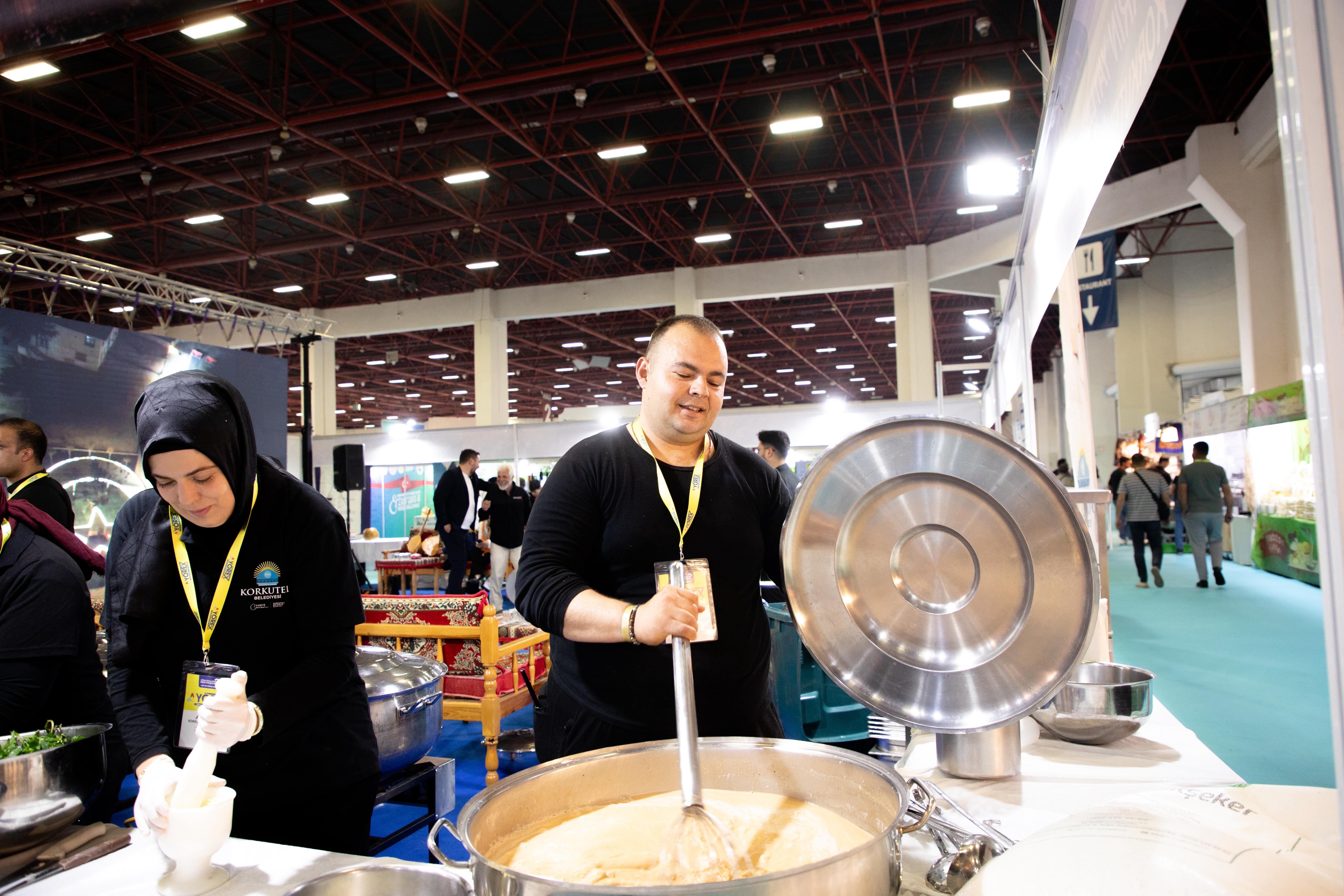 FUARIN KALBİ BU STANDDA ATIYOR: KORKUTELİ LEZZETLERİ YÖREX’E DAMGASINI VURDU! - Görsel 3