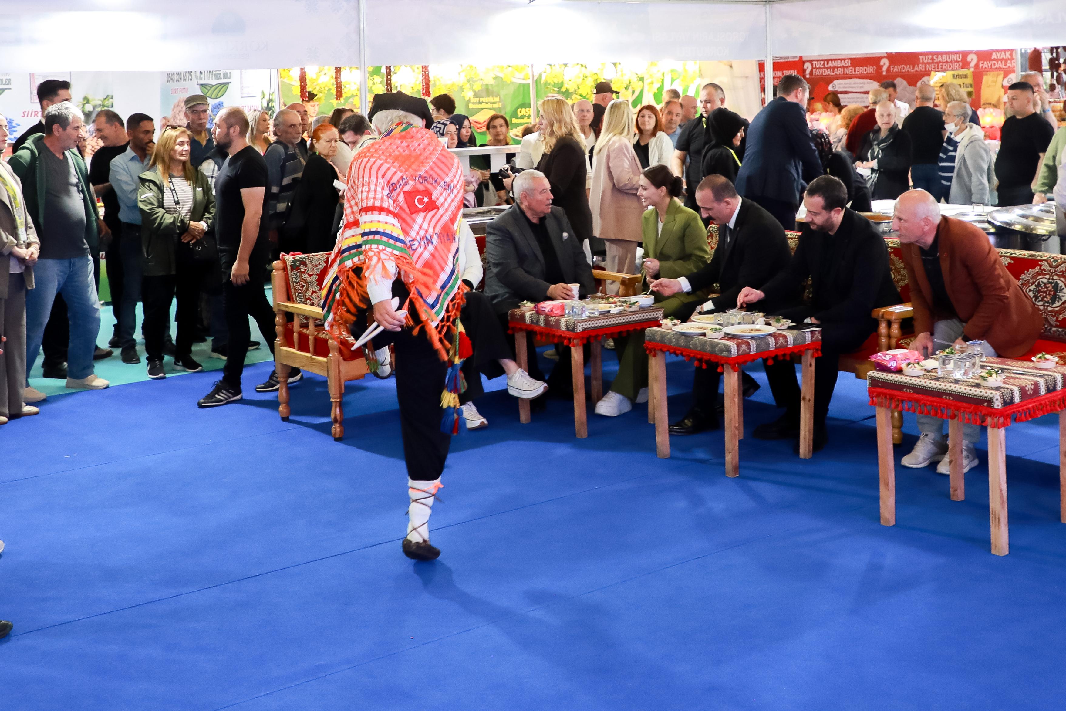 FUARIN KALBİ BU STANDDA ATIYOR: KORKUTELİ LEZZETLERİ YÖREX’E DAMGASINI VURDU! - Görsel 4