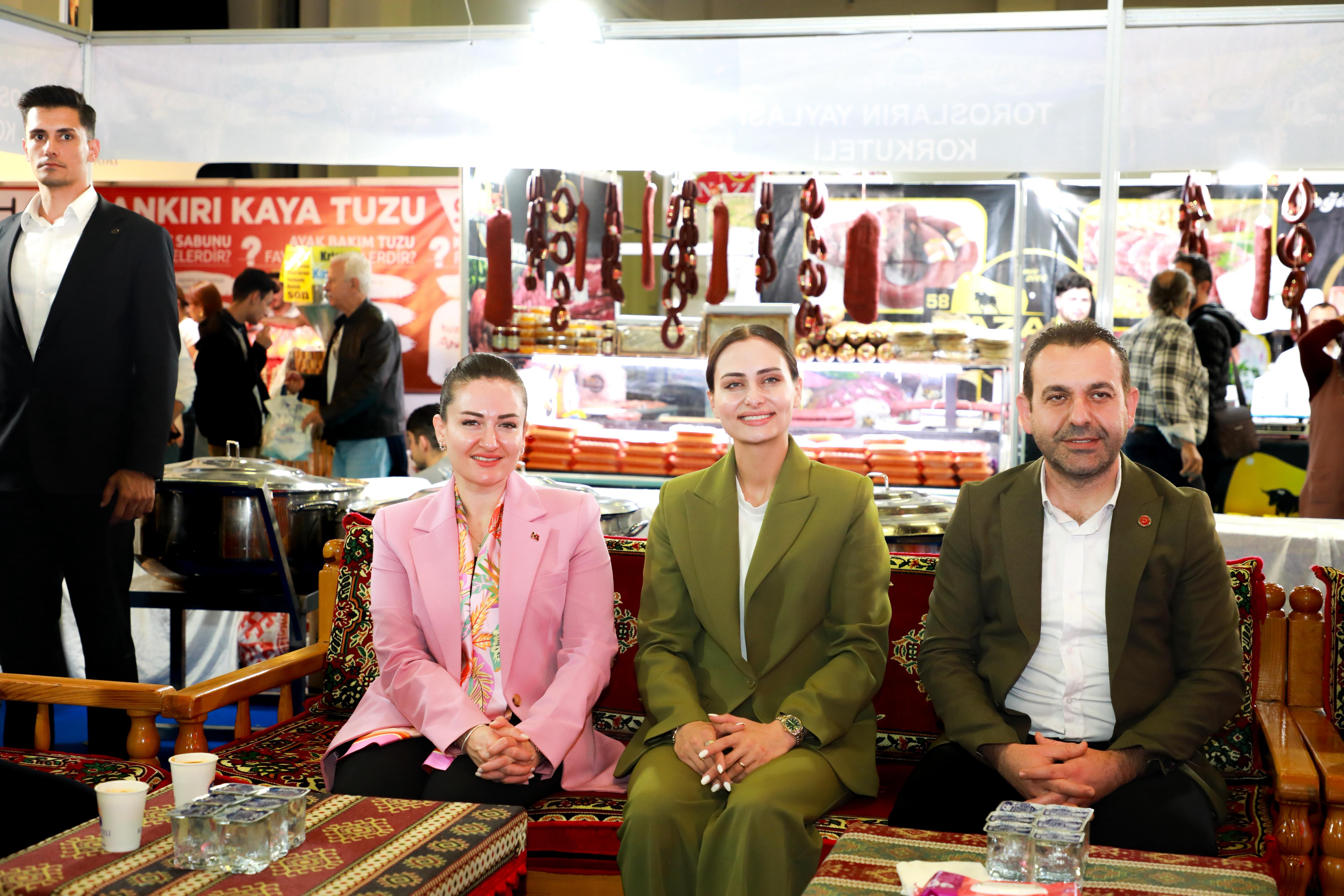 FUARIN KALBİ BU STANDDA ATIYOR: KORKUTELİ LEZZETLERİ YÖREX’E DAMGASINI VURDU! - Görsel 6