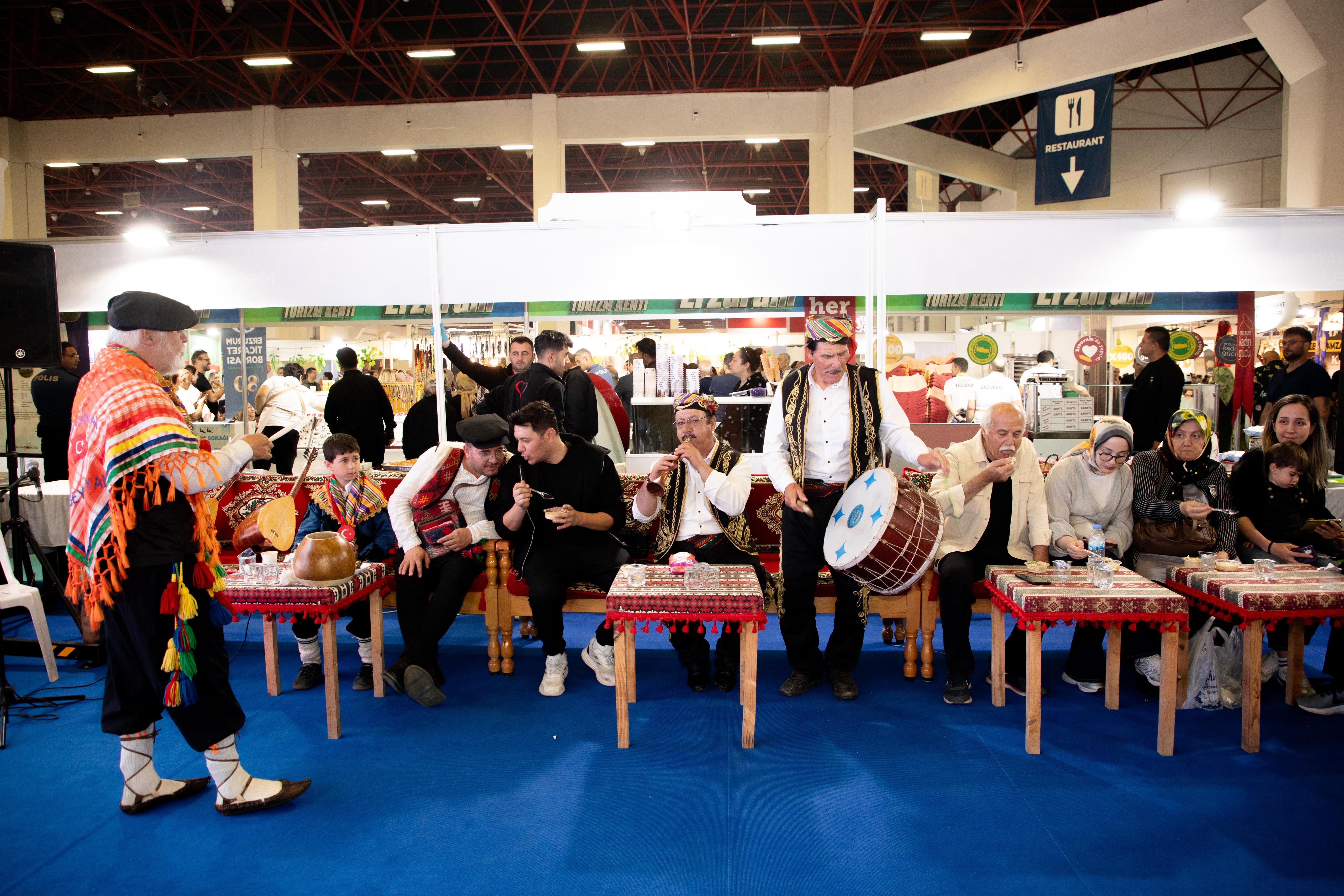 FUARIN KALBİ BU STANDDA ATIYOR: KORKUTELİ LEZZETLERİ YÖREX’E DAMGASINI VURDU! - Görsel 15