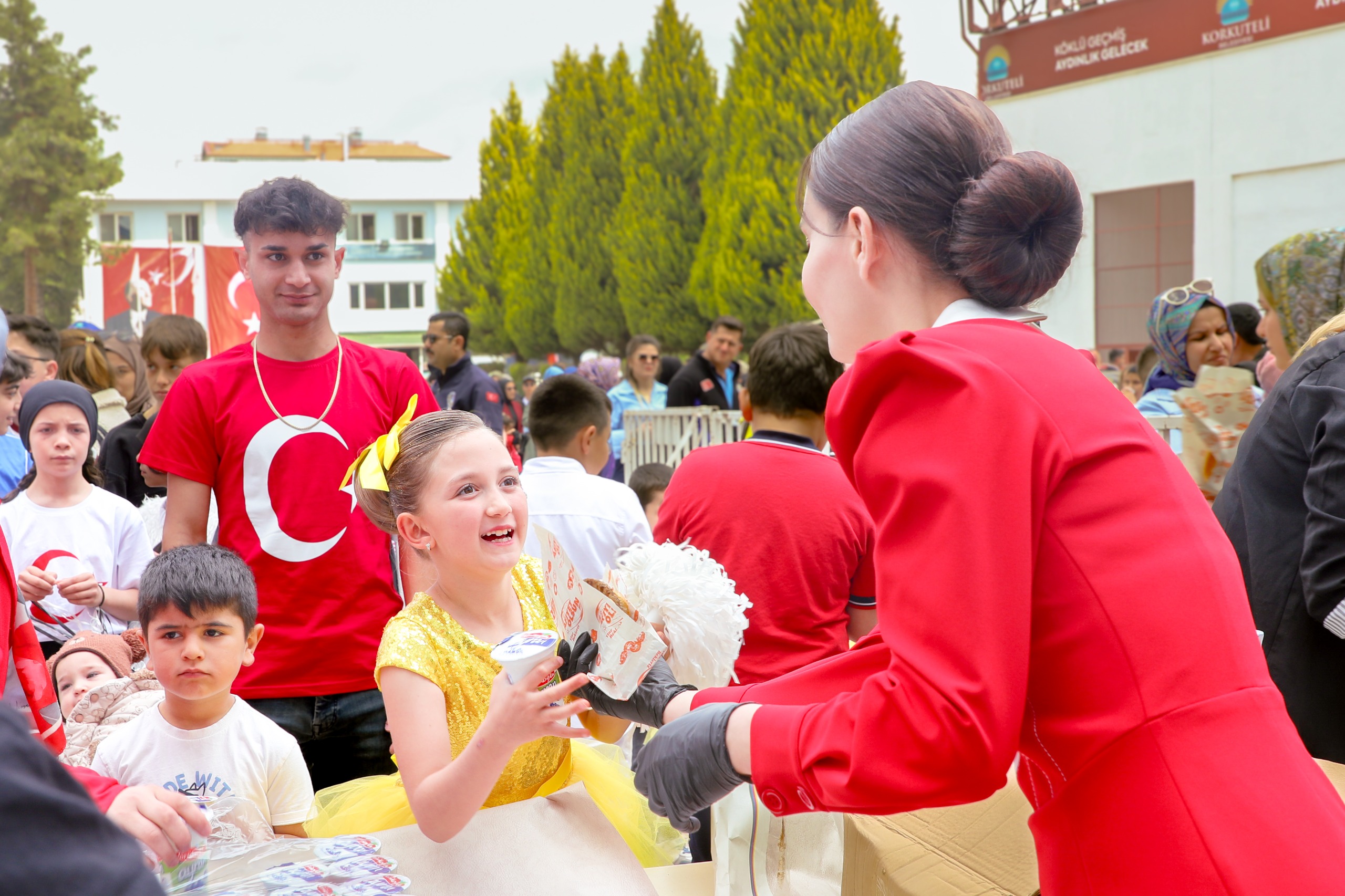 Korkuteli’de 23 Nisan Coşkusu: Çocuklar Bayramın Tadını Doyasıya Çıkardı! - Görsel 4