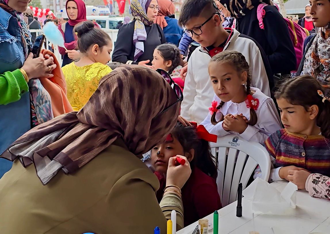 Korkuteli’de 23 Nisan Coşkusu: Çocuklar Bayramın Tadını Doyasıya Çıkardı! - Görsel 10
