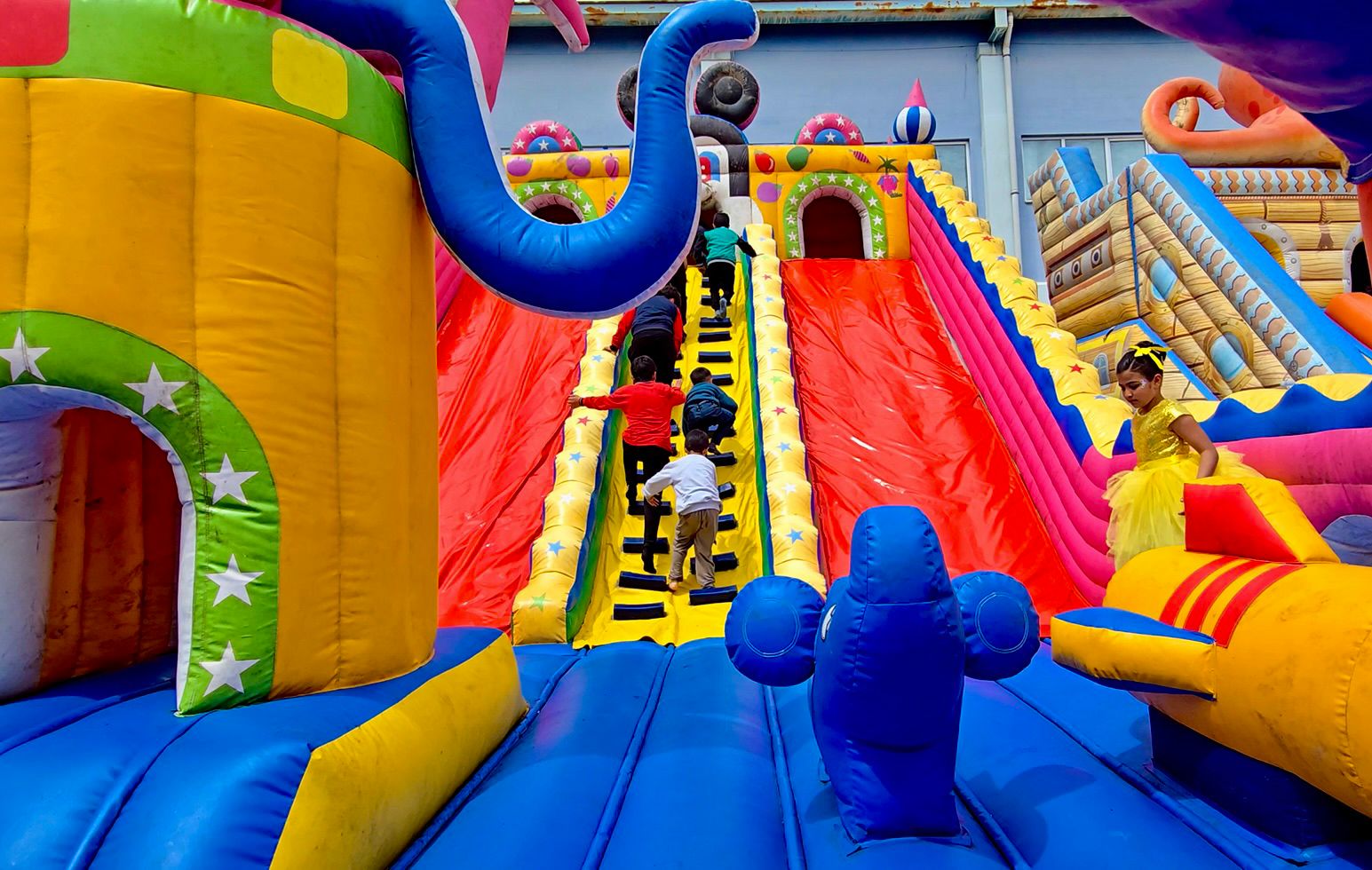 Korkuteli’de 23 Nisan Coşkusu: Çocuklar Bayramın Tadını Doyasıya Çıkardı! - Görsel 13