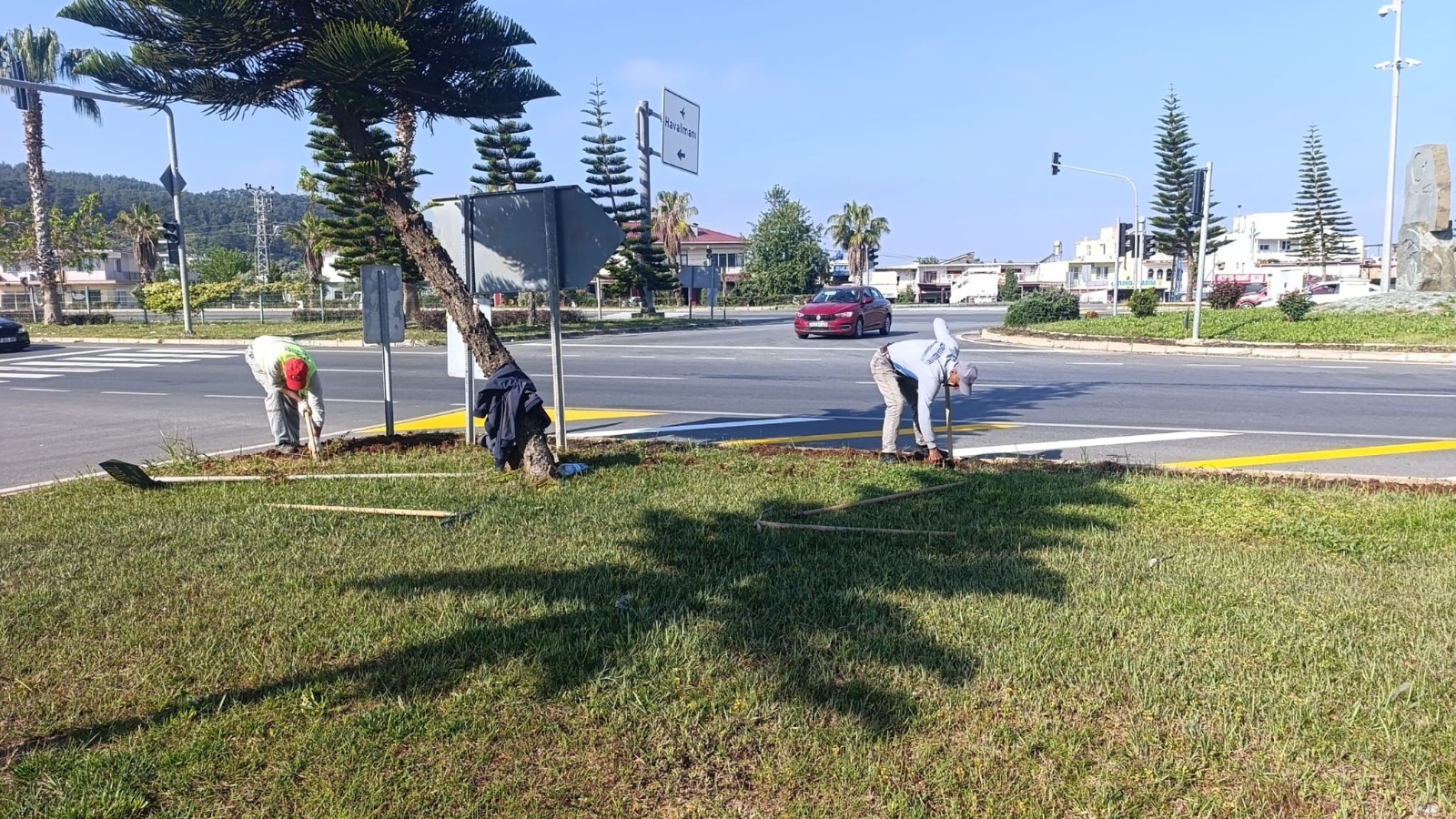 BELEDİYE EKİPLERİNDEN ÇİÇEK SEFERBERLİĞİ - Görsel 2