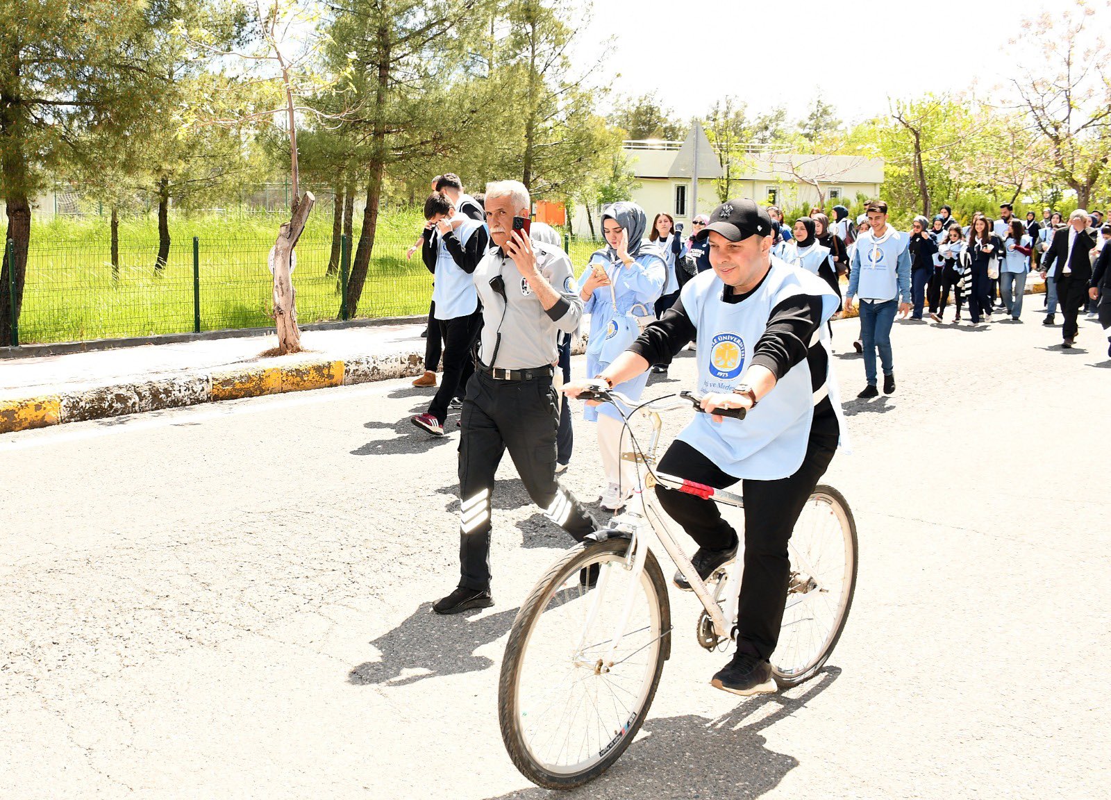 Rektör Eronat Öğrencilerle Birlikte Doğa Yürüyüşüne Katıldı - Görsel 2