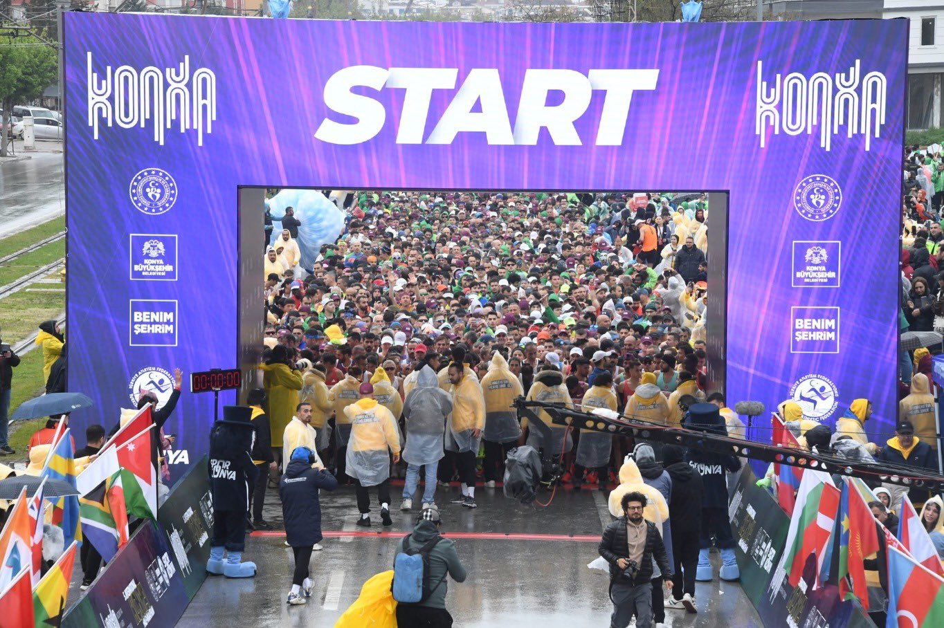 DİCLE ÜNİVERSİTESİ ÖĞRENCİLERİ MARATONDA TARİH YAZDI  - Görsel 3