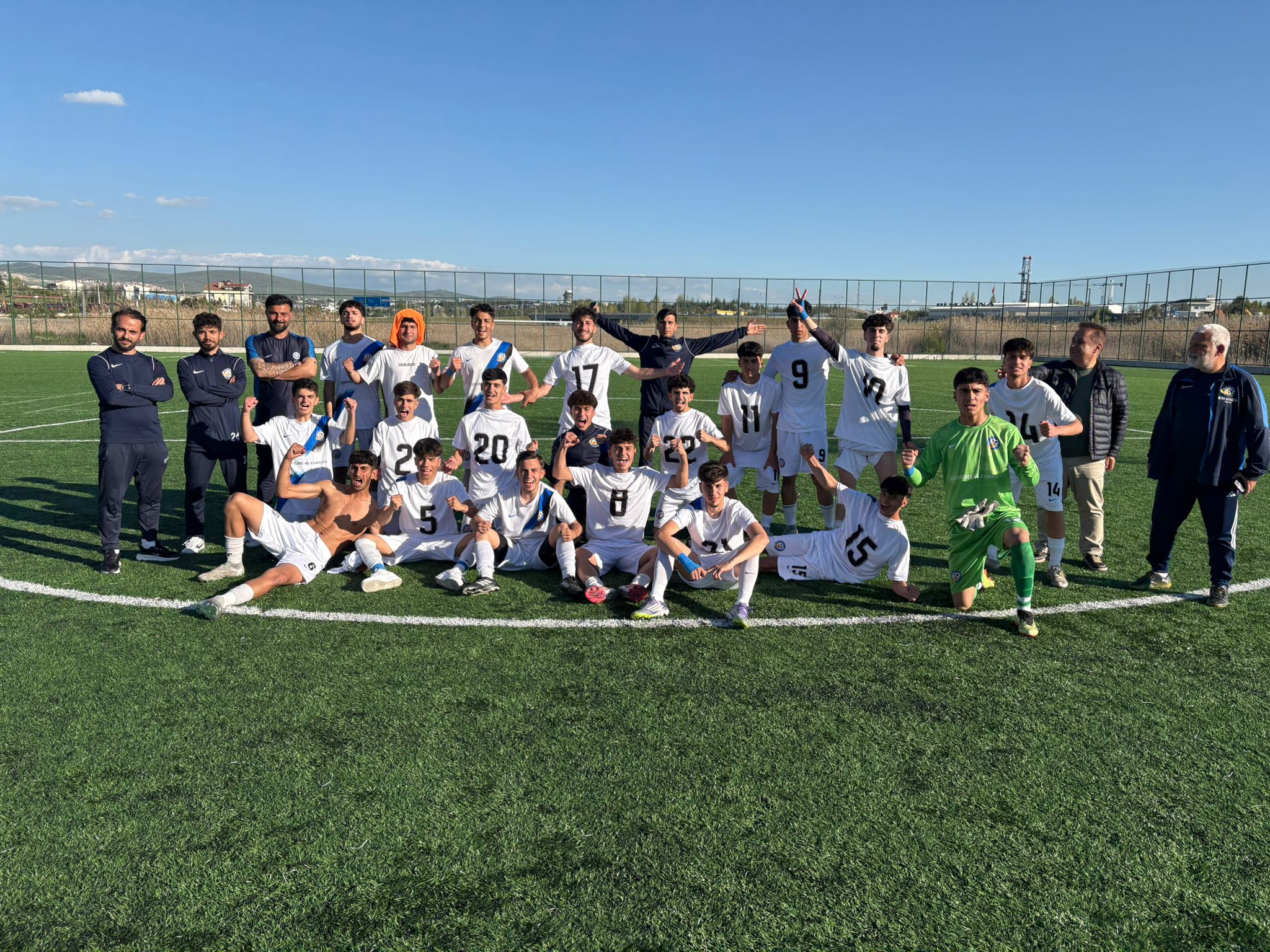 DİYARBAKIR EKİBİ FUTBOLDA TARİH YAZDI  DİYAR İNTER İLK 8'DE - Görsel 1