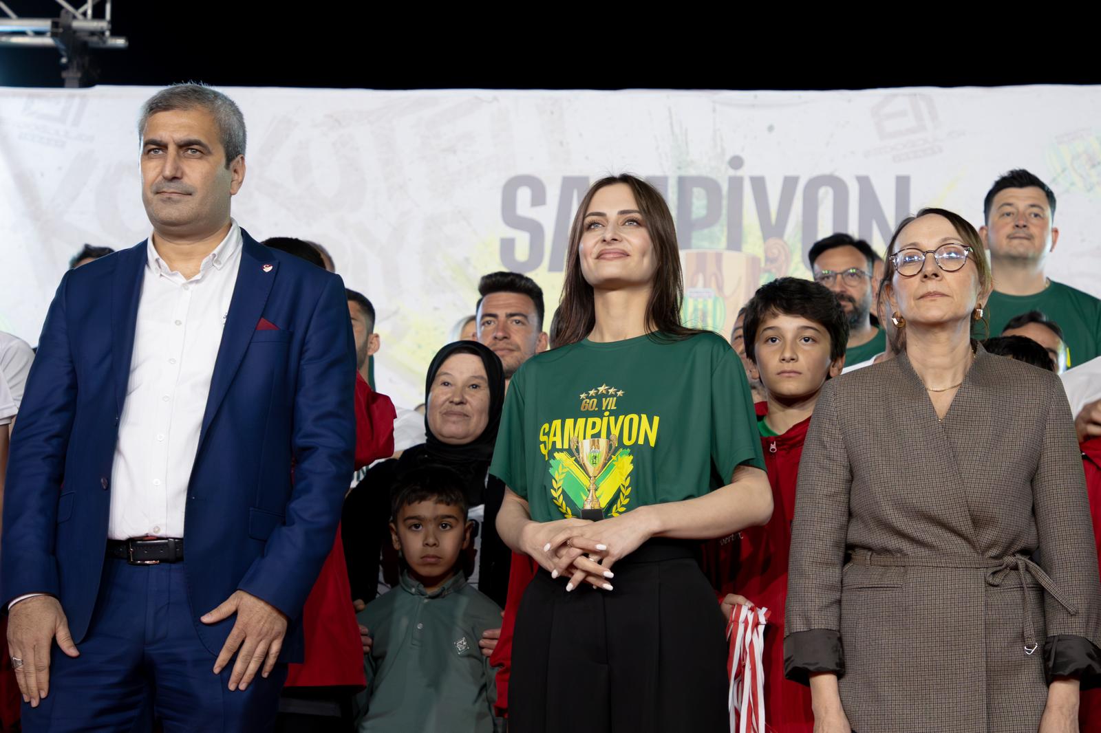 KORKUTELİ’DE ŞAMPİYONLUK COŞKUSU: İLÇE YEŞİL-SARI BAYRAKLARLA TEK YÜREK OLDU - Görsel 11