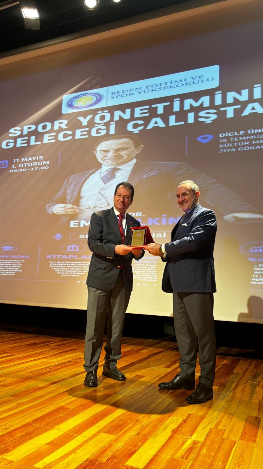 SPOR YÖNETİMİNİN GELECEĞİ DİCLE ÜNİVERSİTESİ'NDE TARTIŞILDI - Görsel 4