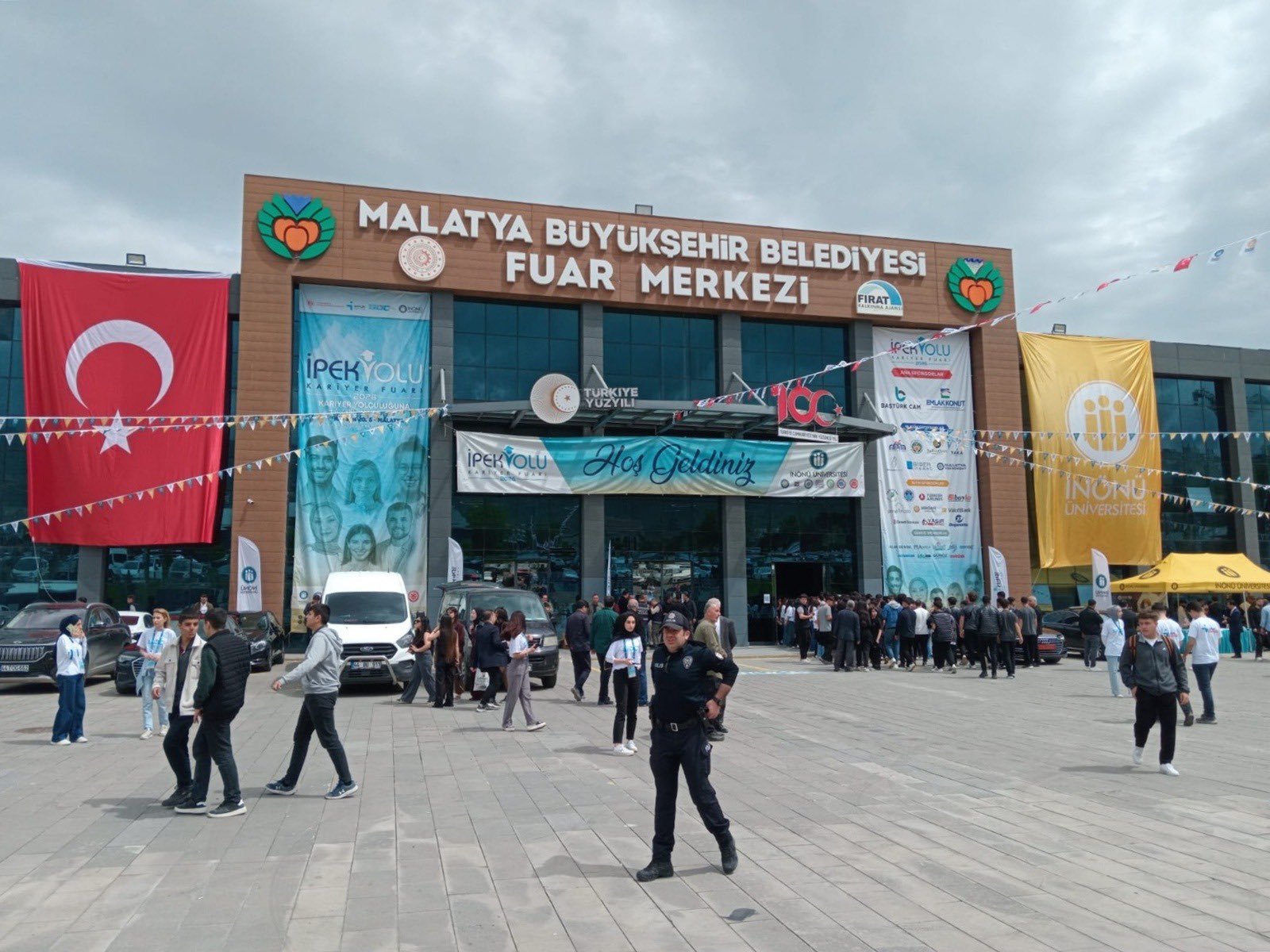 KARİYER FUARINDA DİCLE ÜNİVERSİTESİ RÜZGARI  - Görsel 1