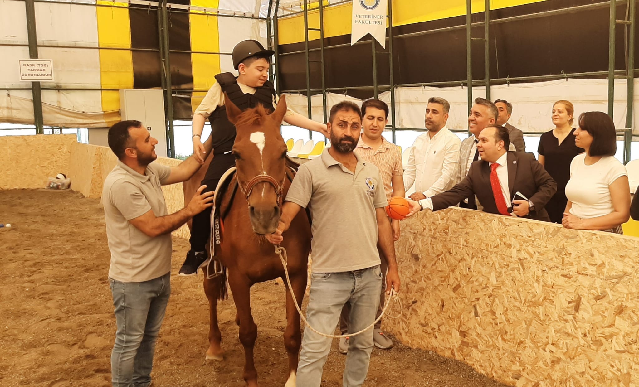 AT TERAPİSİ ÖZEL GEREKSİNİMLİ ÇOCUKLARI HAYATA BAĞLIYOR TÜRKİYE’DEKİ İLK MERKEZ DİYARBAKIR’DA - Görsel 3