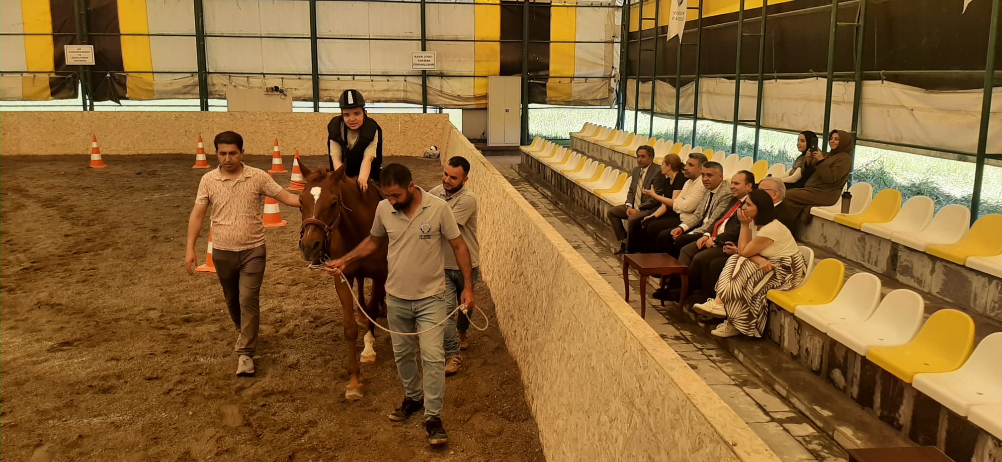 AT TERAPİSİ ÖZEL GEREKSİNİMLİ ÇOCUKLARI HAYATA BAĞLIYOR TÜRKİYE’DEKİ İLK MERKEZ DİYARBAKIR’DA - Görsel 4