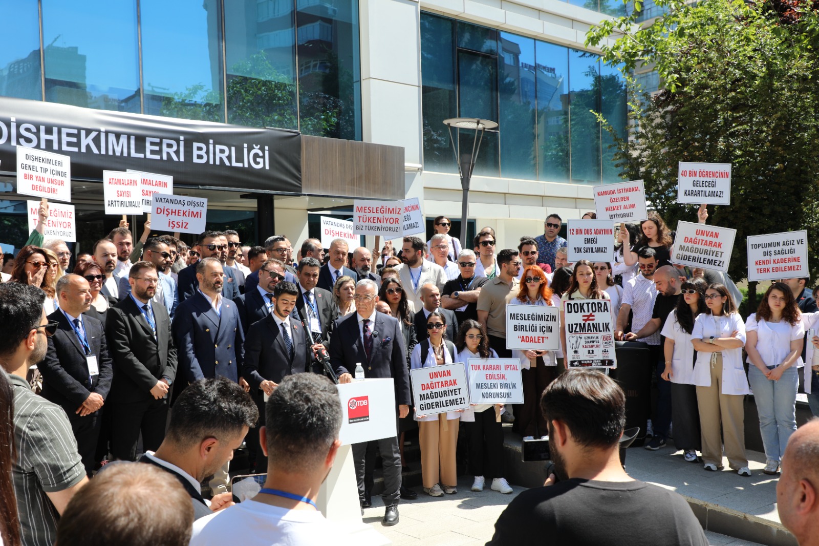 Türk Dişhekimleri Birliği: “TUK Kararı Dişhekimliğinin Geleceğini Tehdit Ediyor” - Görsel 19