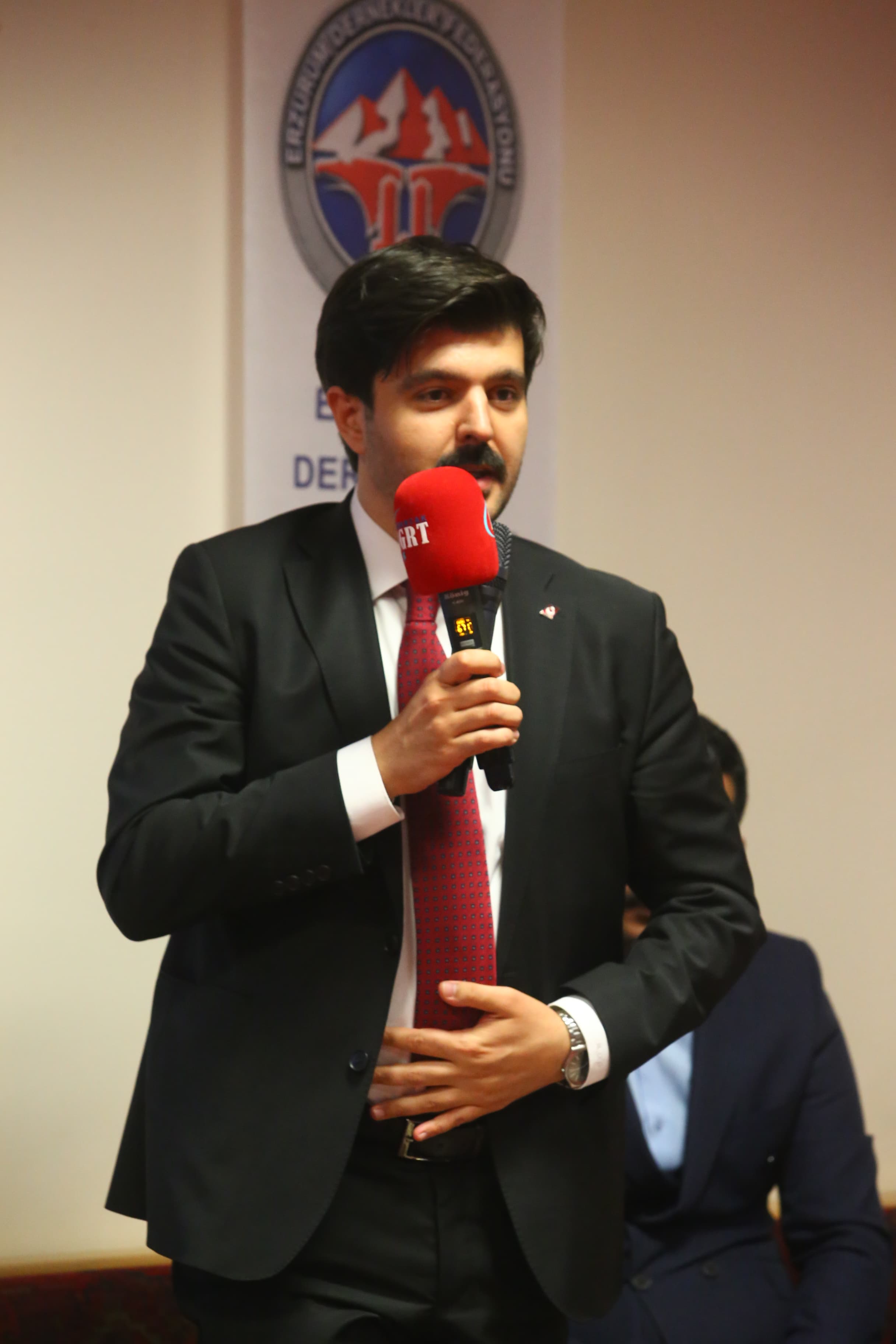 ERZURUMLU SİYASETÇİ,  BÜROKRAT VE İŞ İNSANLARI ERZURUM EVİ'NDE BULUŞTU. BİRLİK VE BERABERLİK MESAJI VERİLDİ - Görsel 2