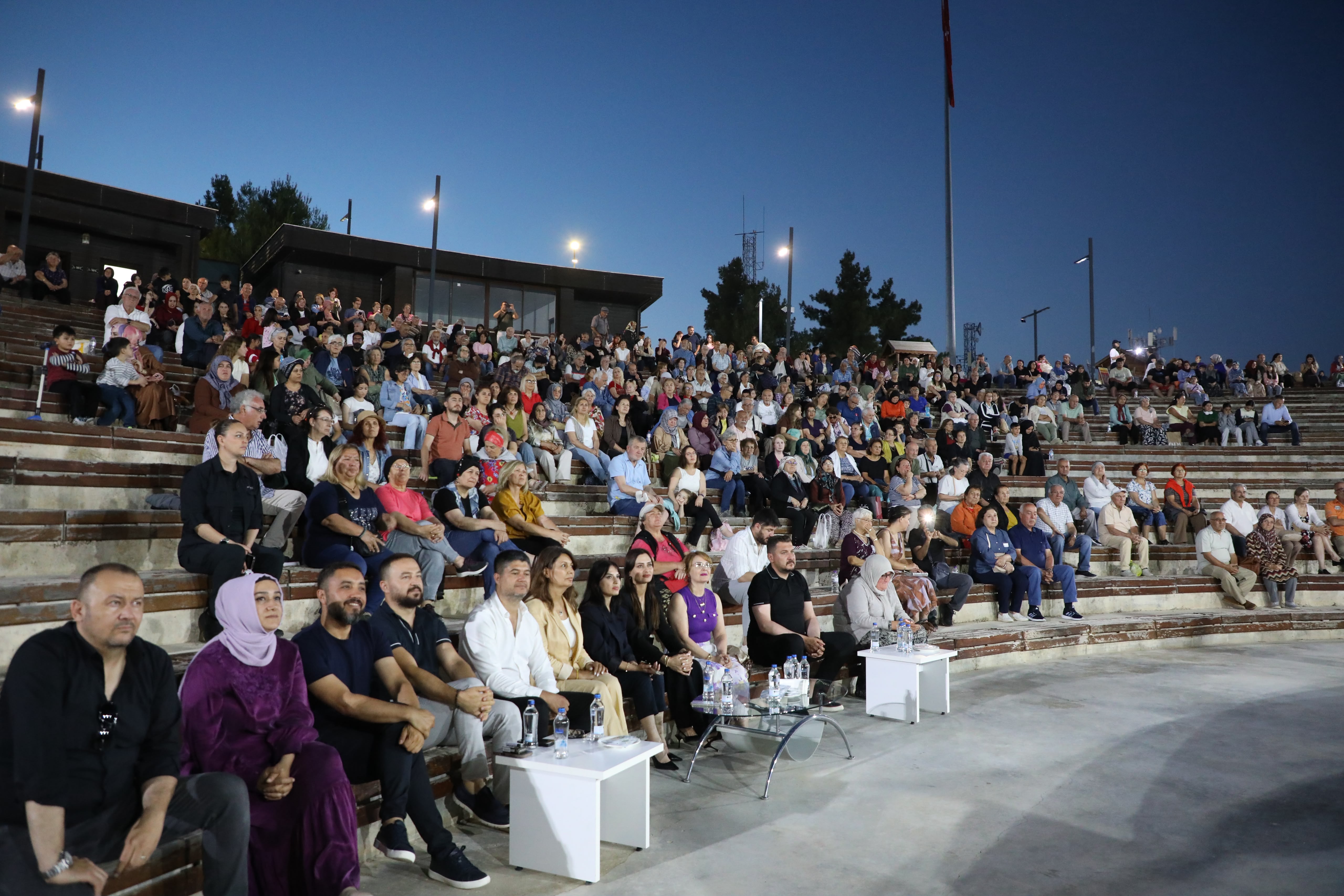 KORKUTELİ’NDE YEŞİLÇAM ŞARKILARIYLA NOSTALJİ DOLU GECE - Görsel 14