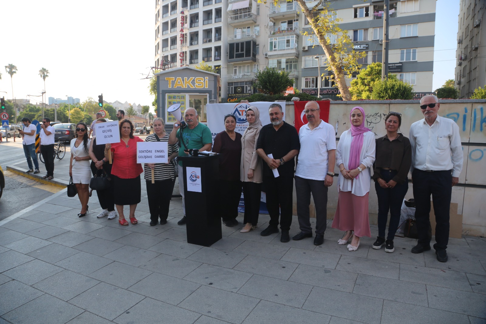 ANTALYA'DA ATSB'DEN ÇİFTE GÜNDEM: İŞ DÜNYASINA GÜÇLÜ BİRLİK ÇAĞRISI, EMLAK SEKTÖRÜNE DESTEK - Görsel 20