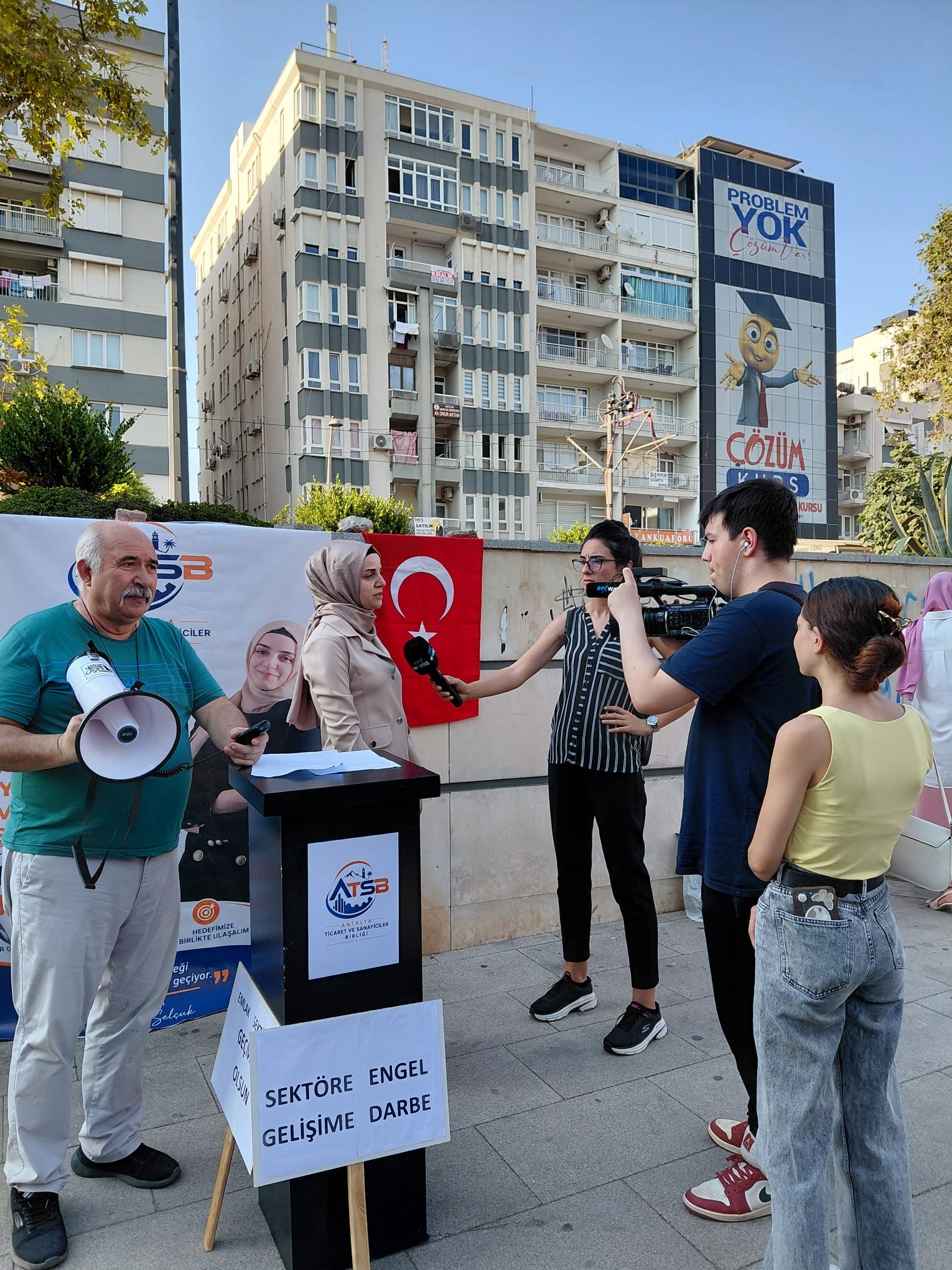 "EMLAK PİYASASINA GEÇMİŞ OLSUN!" ATSB'DEN LOKMALI TEPKİ: TATLI İKRAM, SERT MESAJ! - Görsel 4