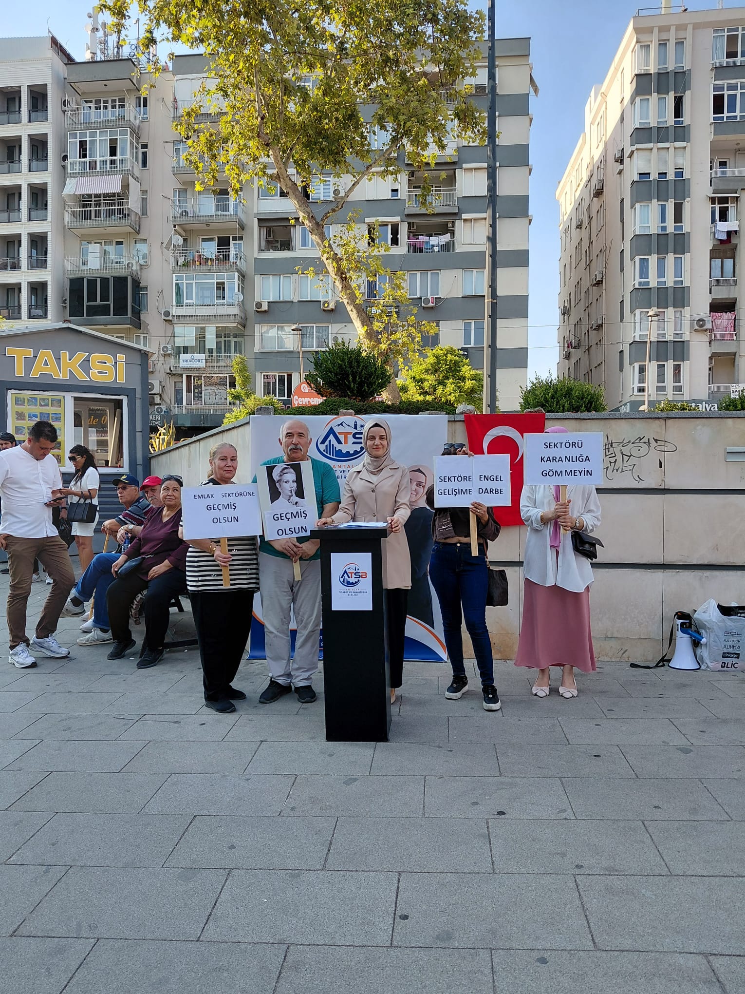 "EMLAK PİYASASINA GEÇMİŞ OLSUN!" ATSB'DEN LOKMALI TEPKİ: TATLI İKRAM, SERT MESAJ! - Görsel 5
